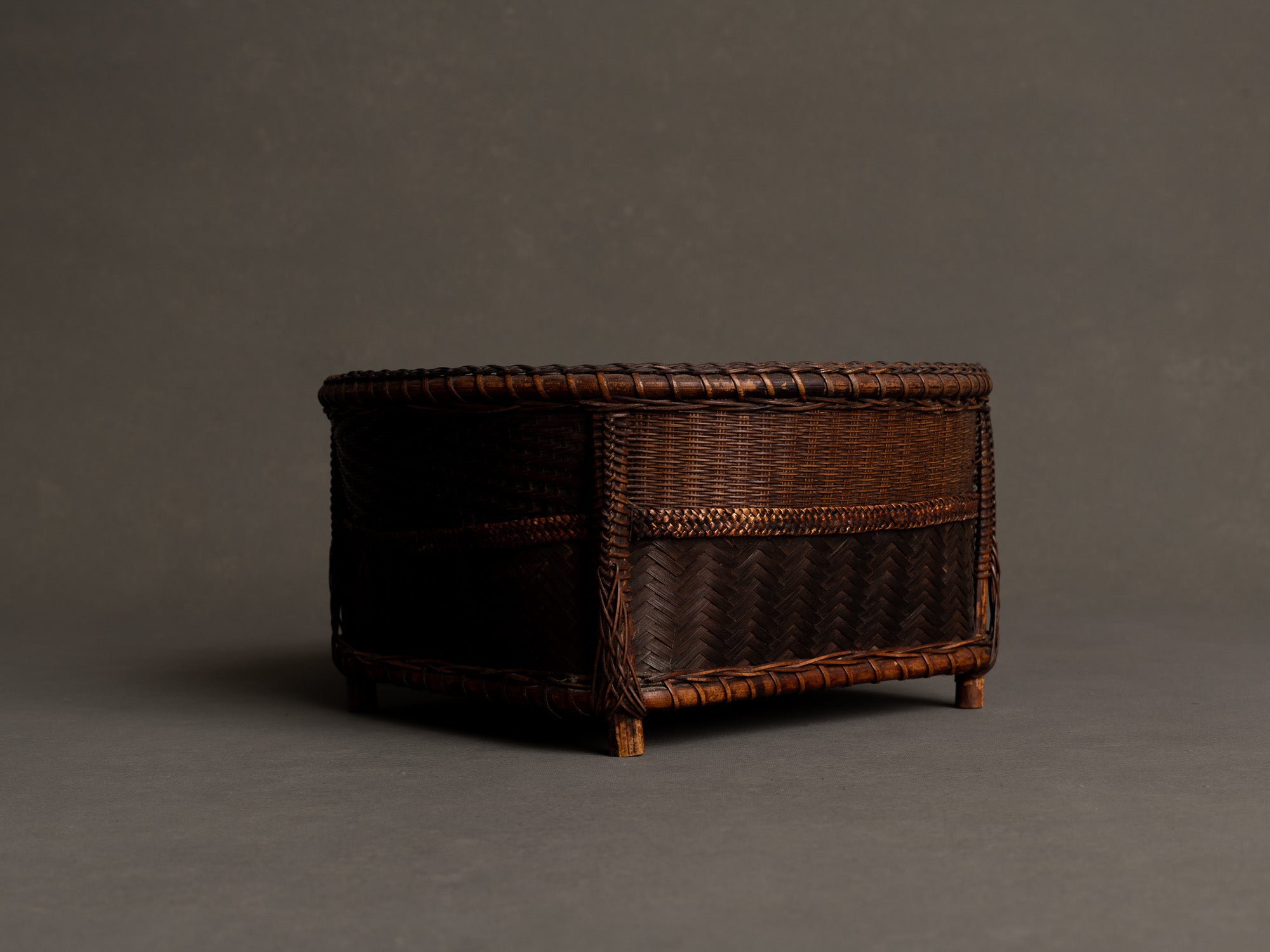 Sumitorikago, coupe / panier en bambou, cérémonie du thé, Japon (ère Shōwa)..Sumitorikago bamboo charcoal basket, chanoyu, Japan (Shōwa era)