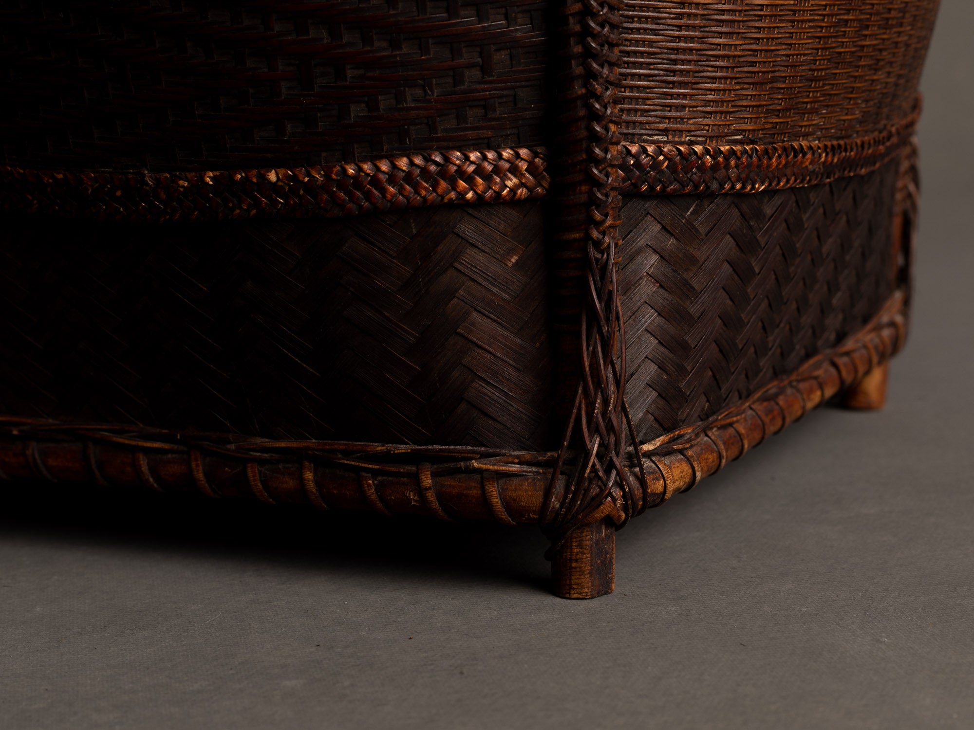 Sumitorikago, coupe / panier en bambou, cérémonie du thé, Japon (ère Shōwa)..Sumitorikago bamboo charcoal basket, chanoyu, Japan (Shōwa era)