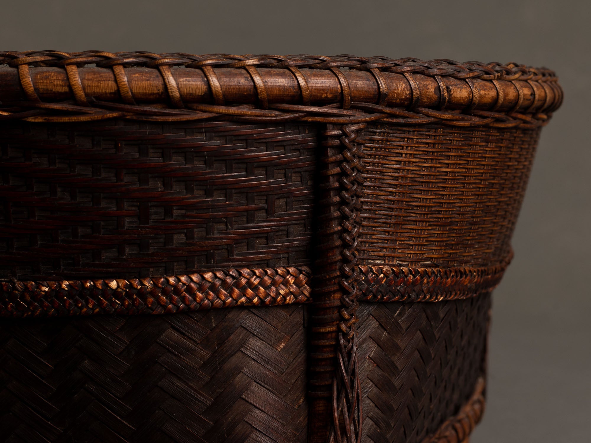Sumitorikago, coupe / panier en bambou, cérémonie du thé, Japon (ère Shōwa)..Sumitorikago bamboo charcoal basket, chanoyu, Japan (Shōwa era)