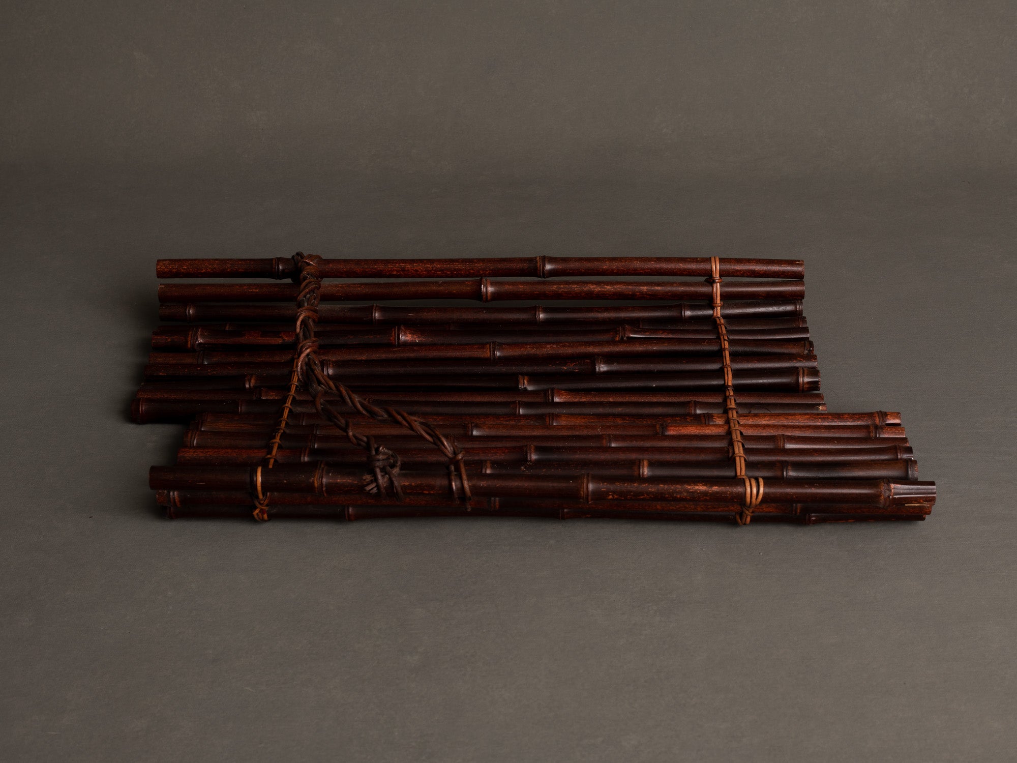Kashiki, plateau en bambou pour la cérémonie du thé, Japon (Ère Shōwa)..Kashiki, bamboo tray for tea ceremony, Japan (Shōwa era)