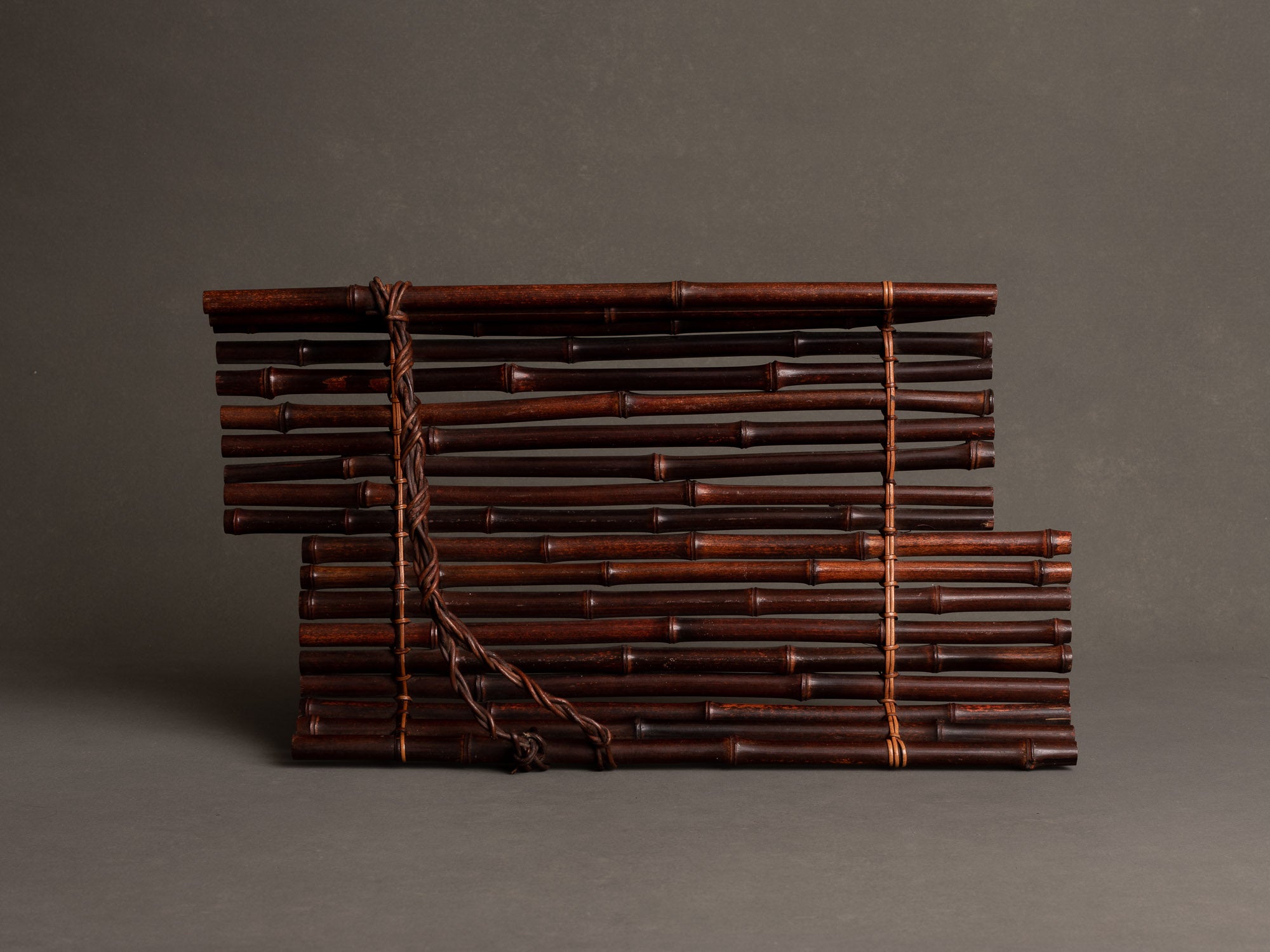 Kashiki, plateau en bambou pour la cérémonie du thé, Japon (Ère Shōwa)..Kashiki, bamboo tray for tea ceremony, Japan (Shōwa era)