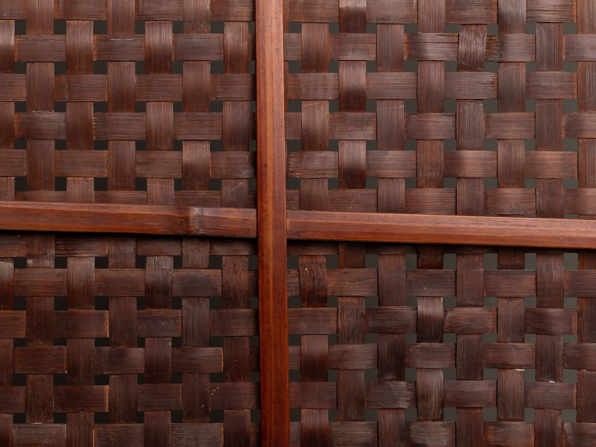 Panier ou plateau à Kimono en vannerie de bambou, Japon (Ère Taishō / Début ère Shōwa)..Kimono tray in bamboo basketry, Japan (Taishō era / Early Shōwa era)