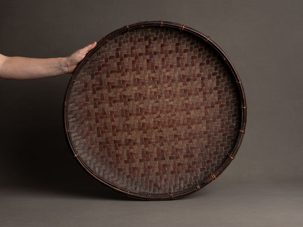 Rare plateau circulaire en bambou pour le thé et l'ikebana, Japon (Fin ère Meiji / début ère Shōwa)..Rare circular bamboo tray for tea and ikebana, Japan (Late Meiji / early Shōwa era)