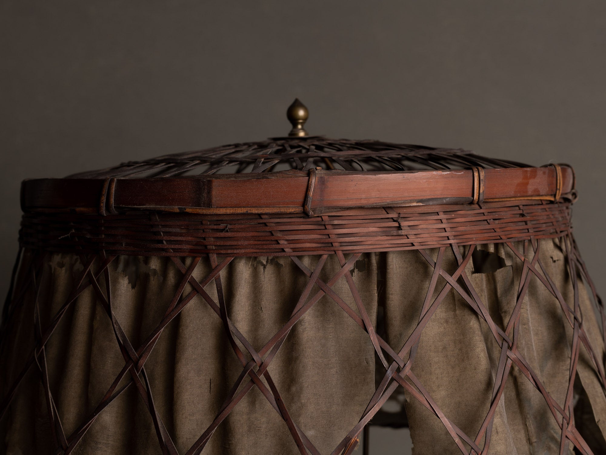 Rare lampe en vannerie de bambou nippone, Japon (fin Ère meiji / ère Taishō)..Rare lamp in Japanese bamboo basketry wickerwork, Japan (late Meiji era / Taishō era)