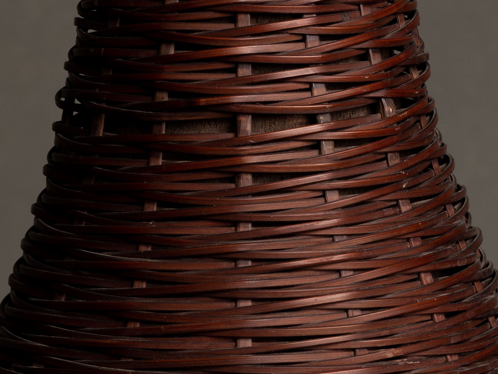 Rare lampe en vannerie de bambou nippone, Japon (fin Ère meiji / ère Taishō)..Rare lamp in Japanese bamboo basketry wickerwork, Japan (late Meiji era / Taishō era)