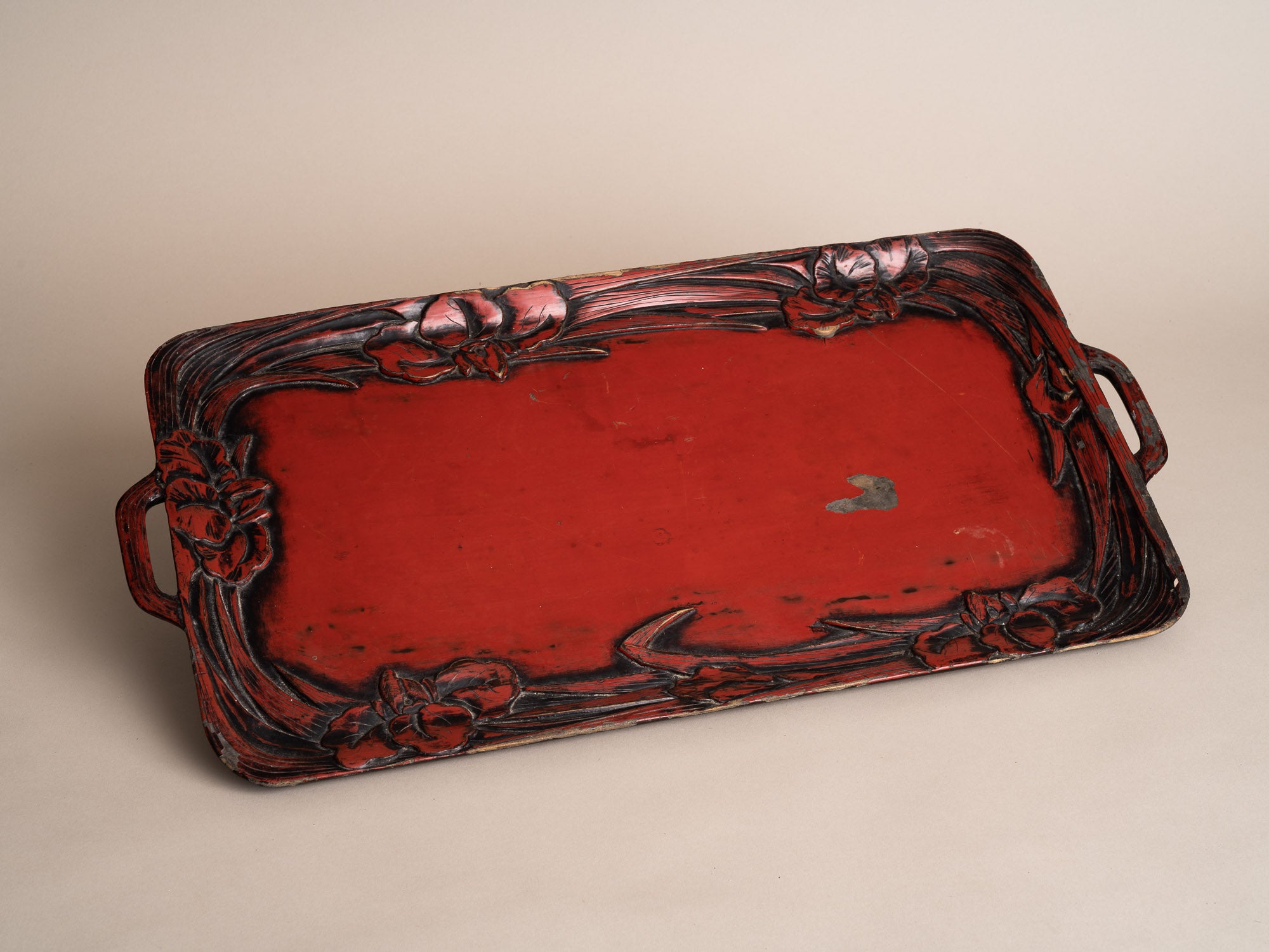 Plateau en laque Kibori Tsuishu de Murakami, Mingei, Japon (début du XXe siècle)..Mingei Murakami Kibori Tsuishu Lacquer tray, Japan (early XXth century)
