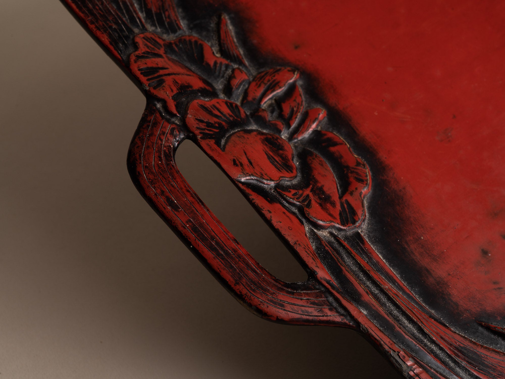 Plateau en laque Kibori Tsuishu de Murakami, Mingei, Japon (début du XXe siècle)..Mingei Murakami Kibori Tsuishu Lacquer tray, Japan (early XXth century)