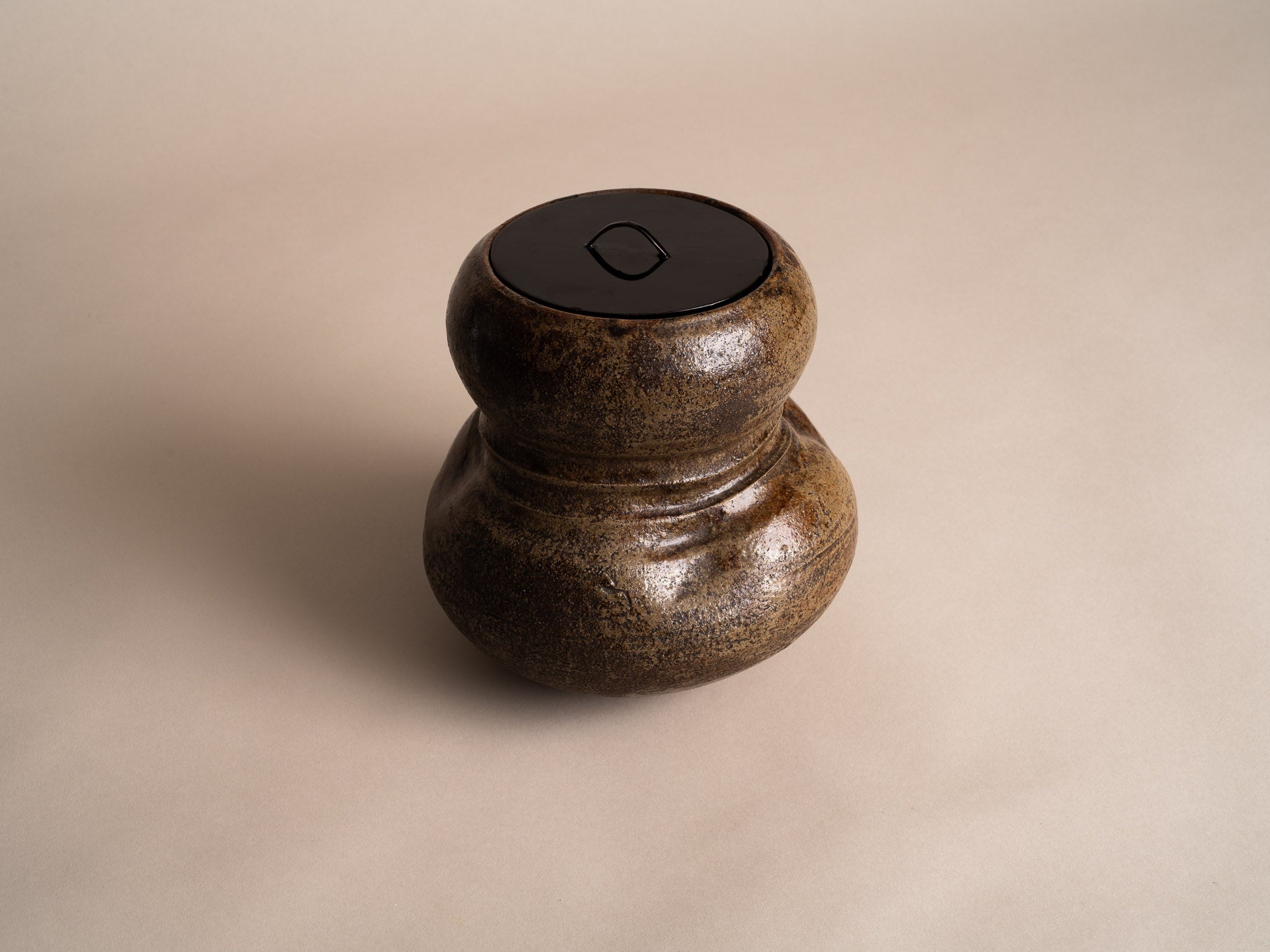 Mizusashi, Pot couvert à eau de type Seto, Japon (Fin époque Edo / ére Meiji)..Seto ware water pot Mizusashi , Japan (Late Edo period / Meiji Era)