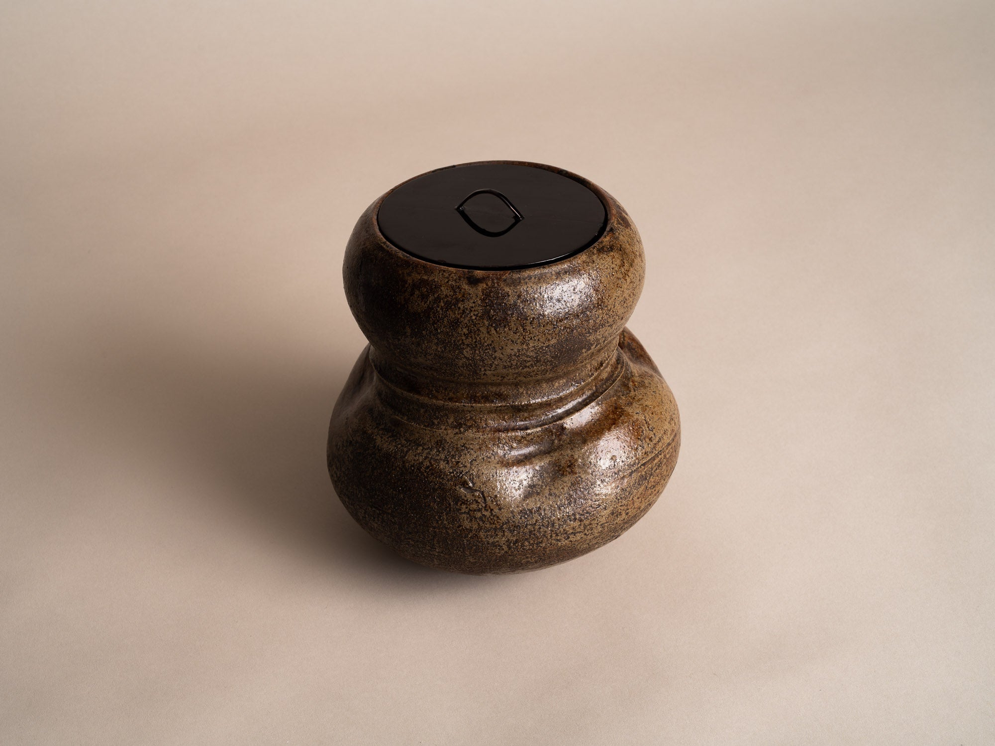Mizusashi, Pot couvert à eau de type Seto, Japon (Fin époque Edo / ére Meiji)..Seto ware water pot Mizusashi , Japan (Late Edo period / Meiji Era)