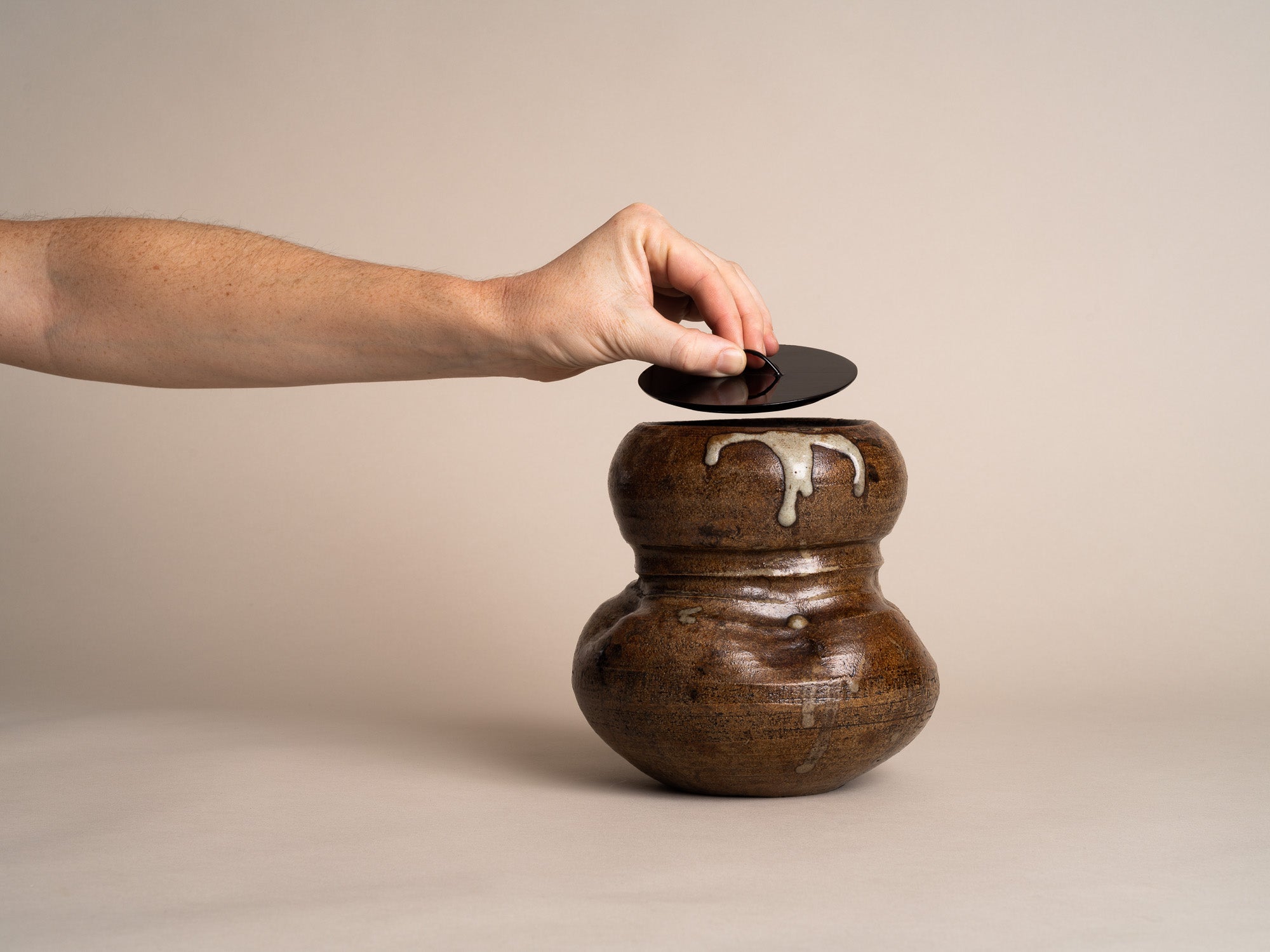 Mizusashi, Pot couvert à eau de type Seto, Japon (Fin époque Edo / ére Meiji)..Seto ware water pot Mizusashi , Japan (Late Edo period / Meiji Era)