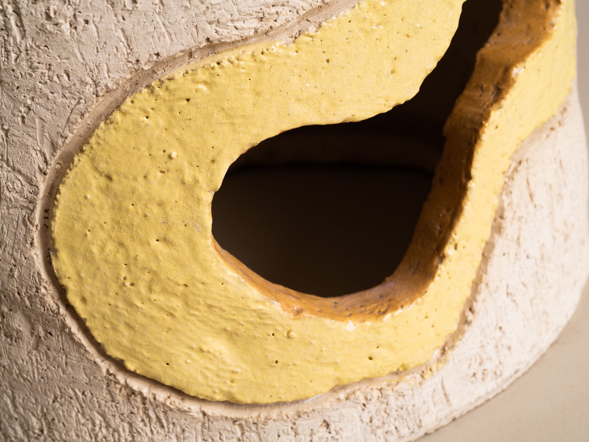 Lampe‑Sculpture postmoderne, France (vers 1985)..Sculptural postmodern lamp, France (Circa 1985)