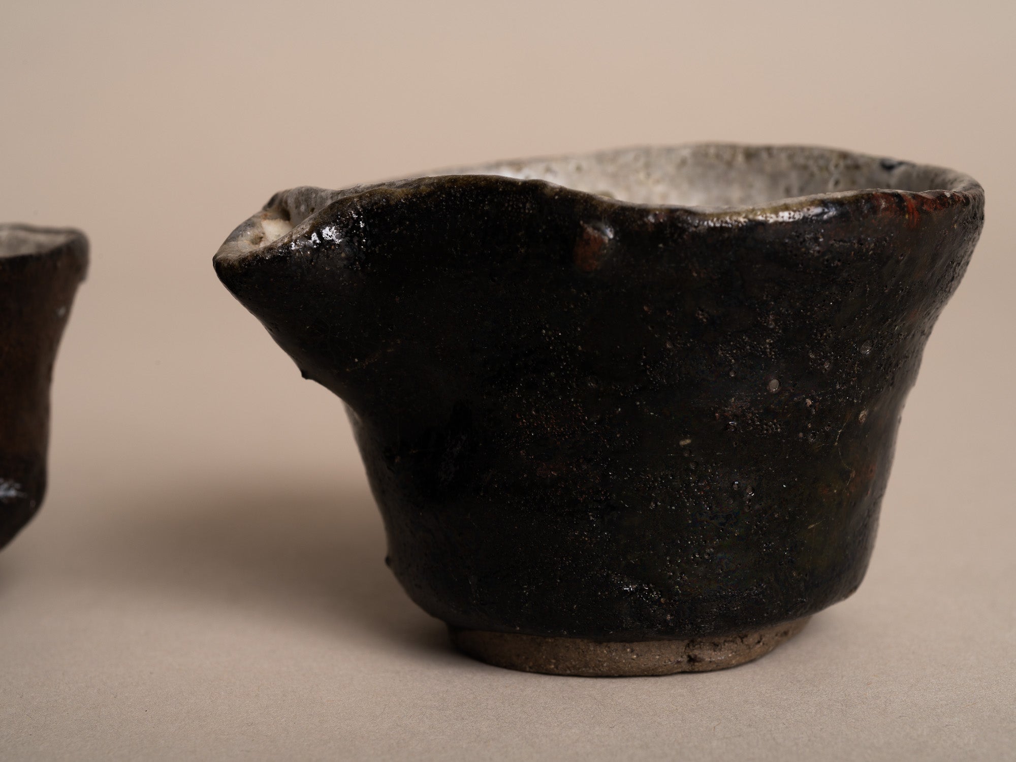 Service à thé sencha Fuji-san en grès de type Seto, Japon (vers 1900)..Seto ware Senchawan Tea bowls set, Japan (circa 1900)