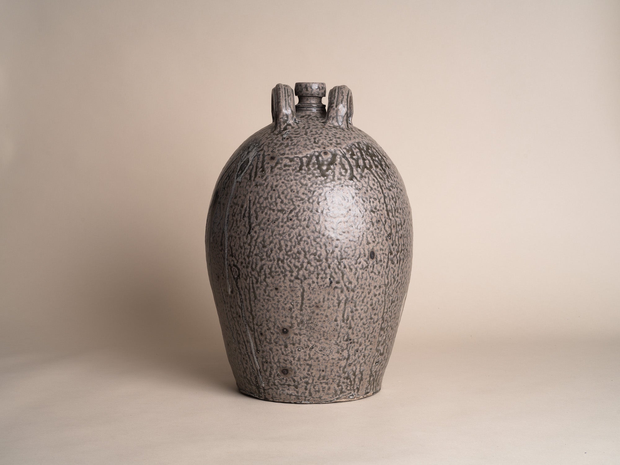 Rare jarre bombonne "peau de serpent" en grès du Berry, France (XIXe siècle)..Snakeskin glazed Stoneware folk pot by anonymous Berry potters, France (19th century)
