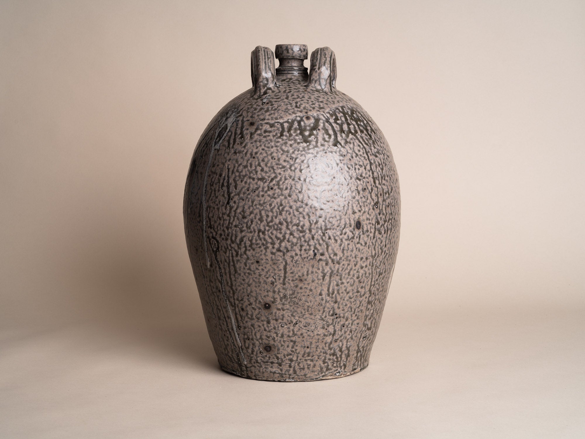 Rare jarre bombonne "peau de serpent" en grès du Berry, France (XIXe siècle)..Snakeskin glazed Stoneware folk pot by anonymous Berry potters, France (19th century)