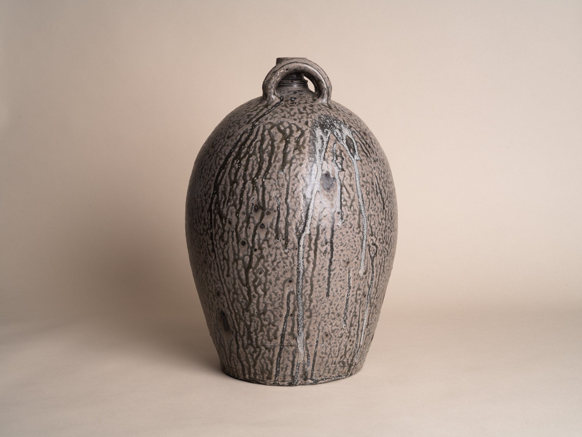 Rare jarre bombonne "peau de serpent" en grès du Berry, France (XIXe siècle)..Snakeskin glazed Stoneware folk pot by anonymous Berry potters, France (19th century)