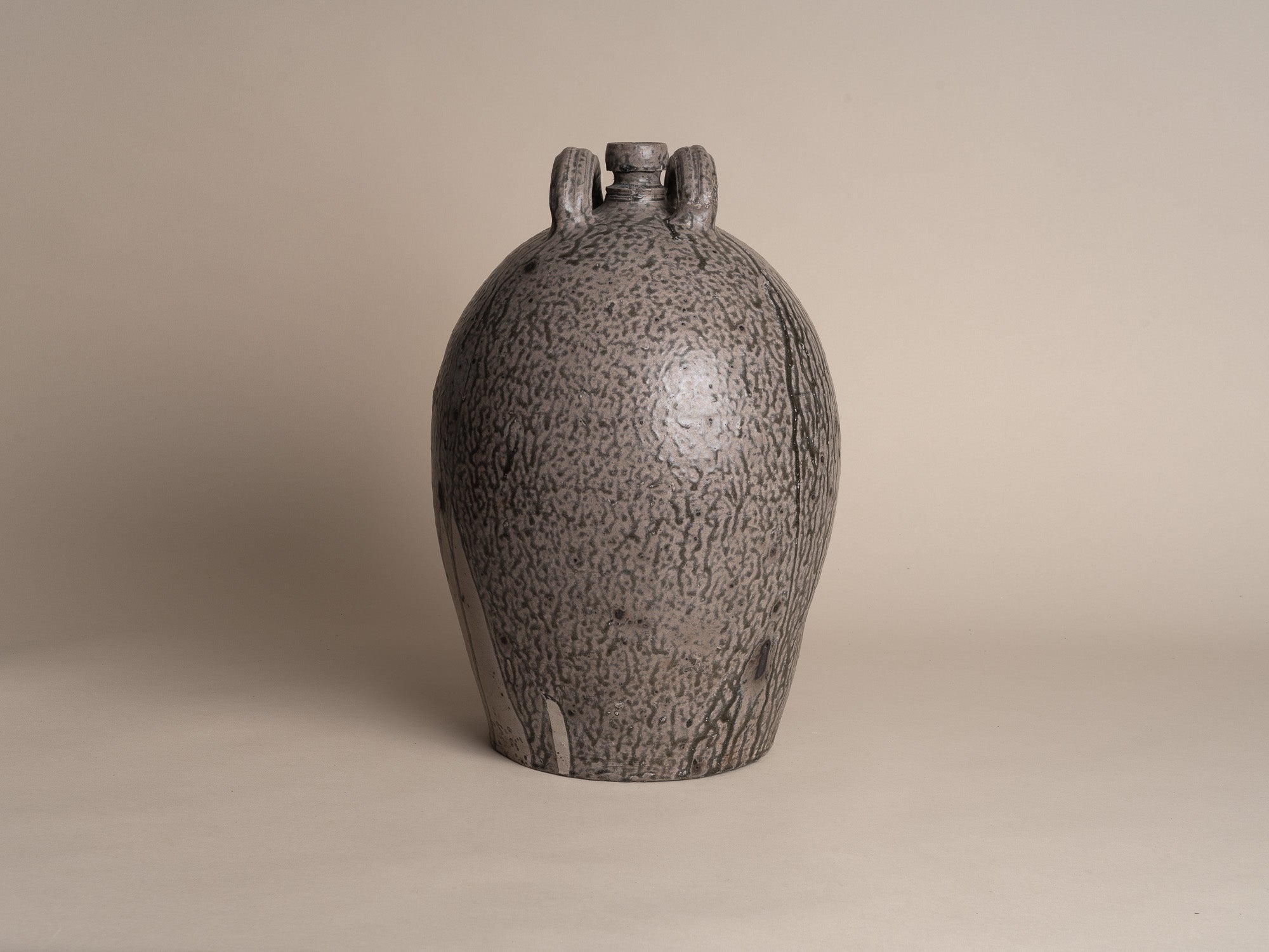 Rare jarre bombonne "peau de serpent" en grès du Berry, France (XIXe siècle)..Snakeskin glazed Stoneware folk pot by anonymous Berry potters, France (19th century)