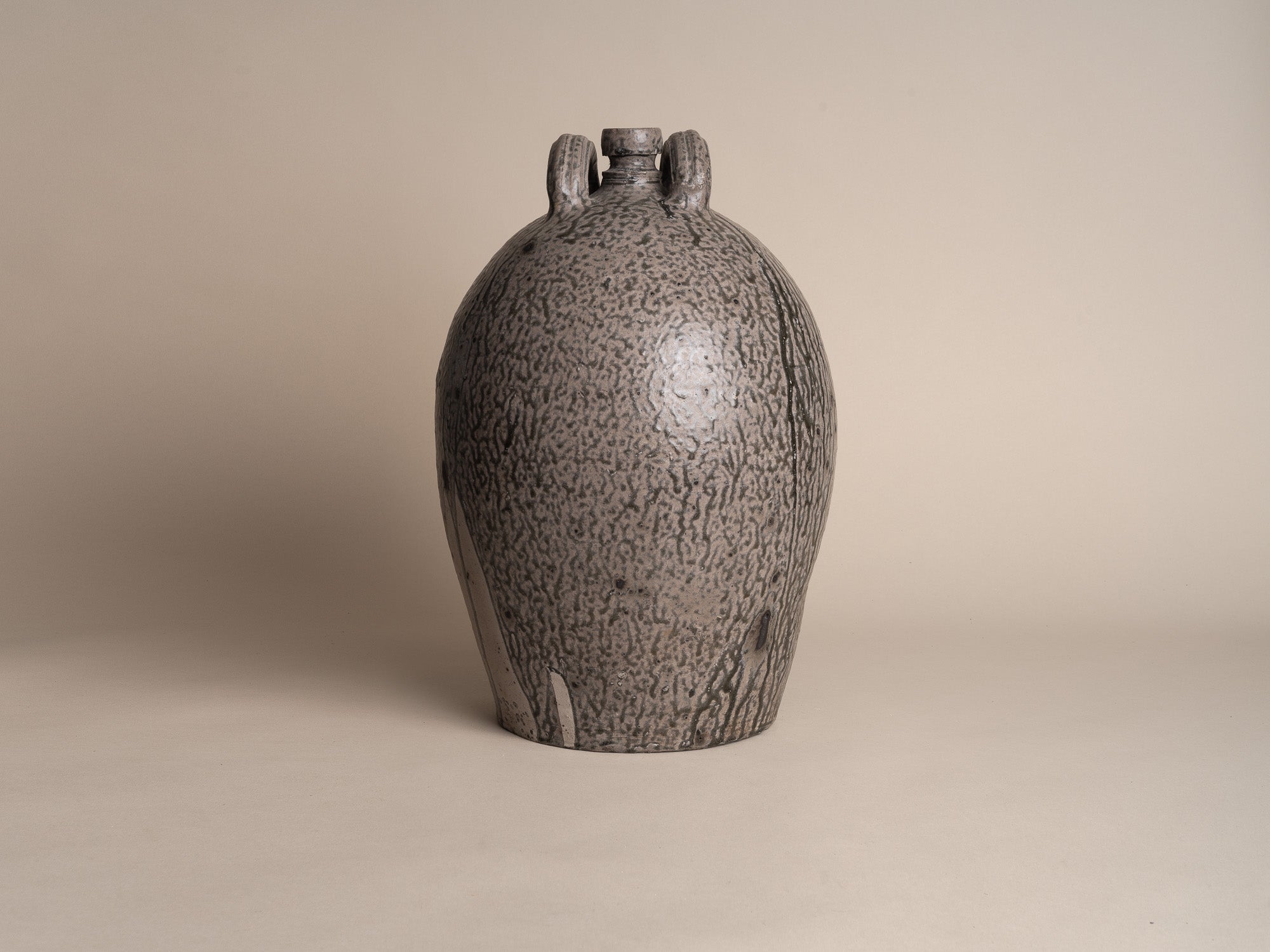Rare jarre bombonne "peau de serpent" en grès du Berry, France (XIXe siècle)..Snakeskin glazed Stoneware folk pot by anonymous Berry potters, France (19th century)