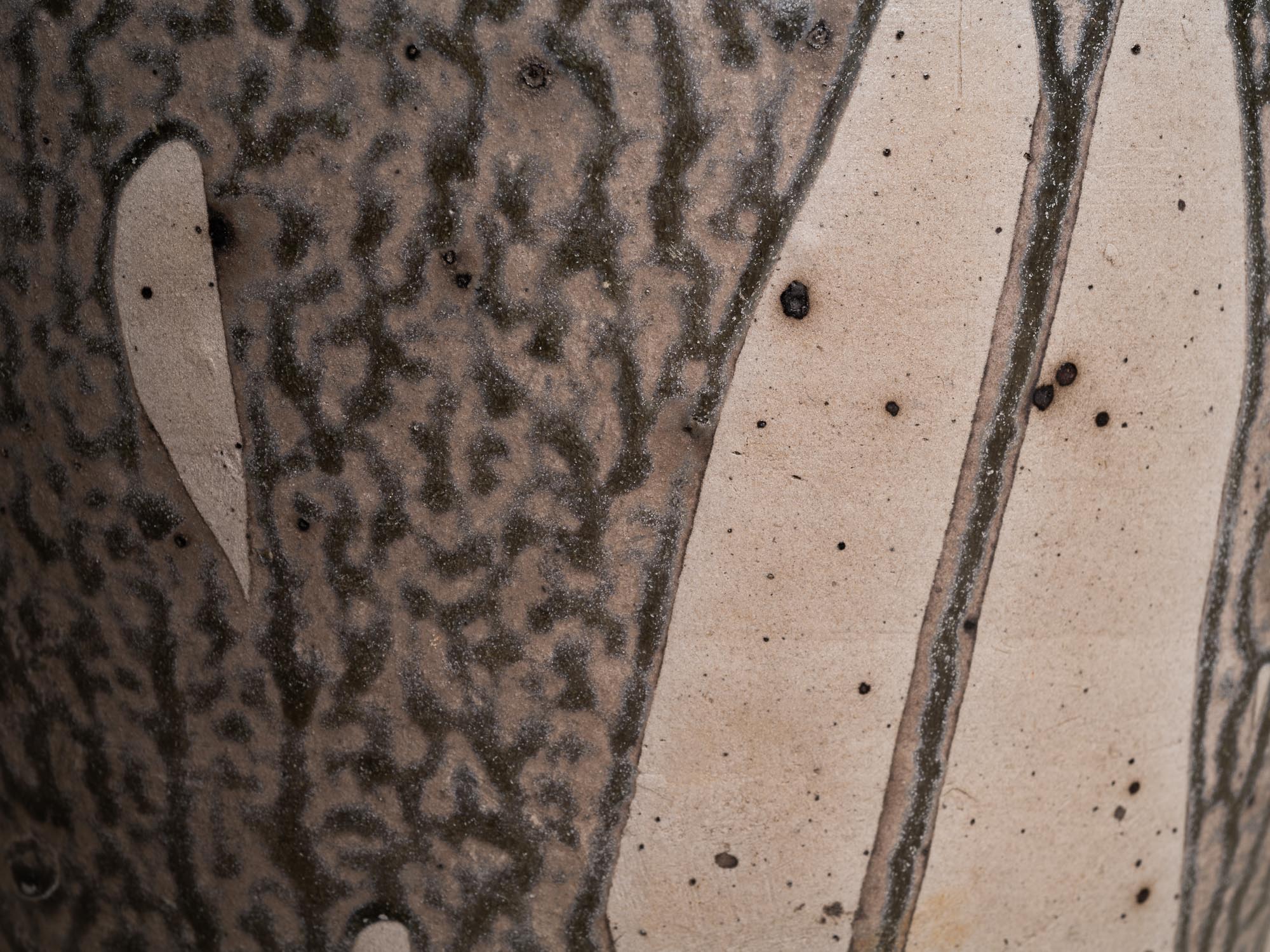 Rare jarre bombonne "peau de serpent" en grès du Berry, France (XIXe siècle)..Snakeskin glazed Stoneware folk pot by anonymous Berry potters, France (19th century)