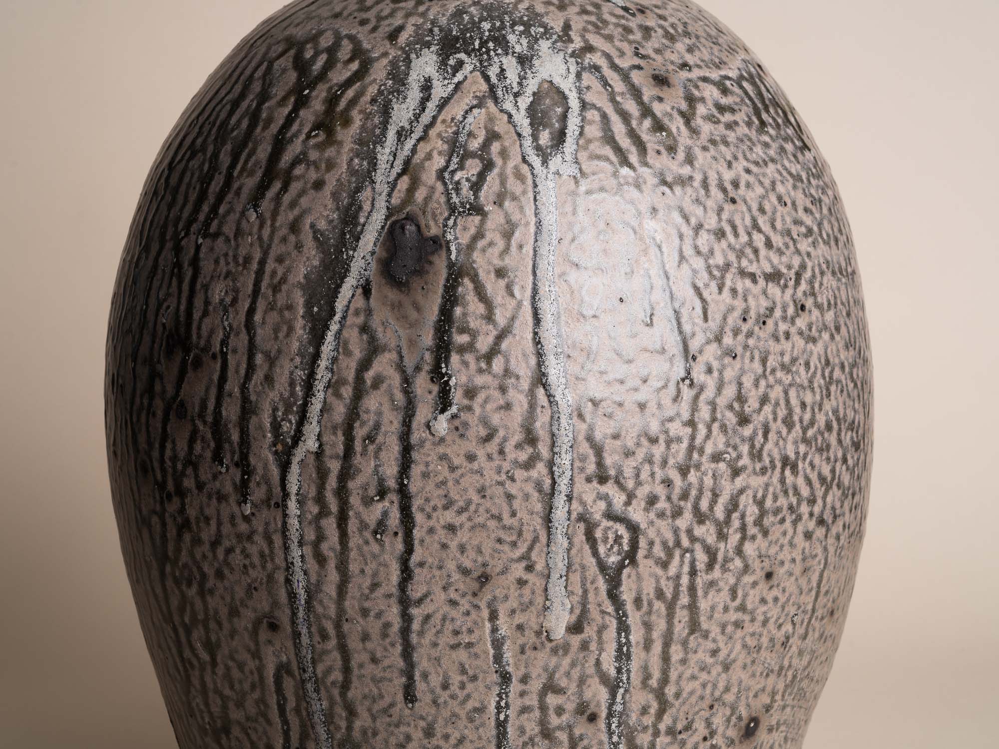 Rare jarre bombonne "peau de serpent" en grès du Berry, France (XIXe siècle)..Snakeskin glazed Stoneware folk pot by anonymous Berry potters, France (19th century)