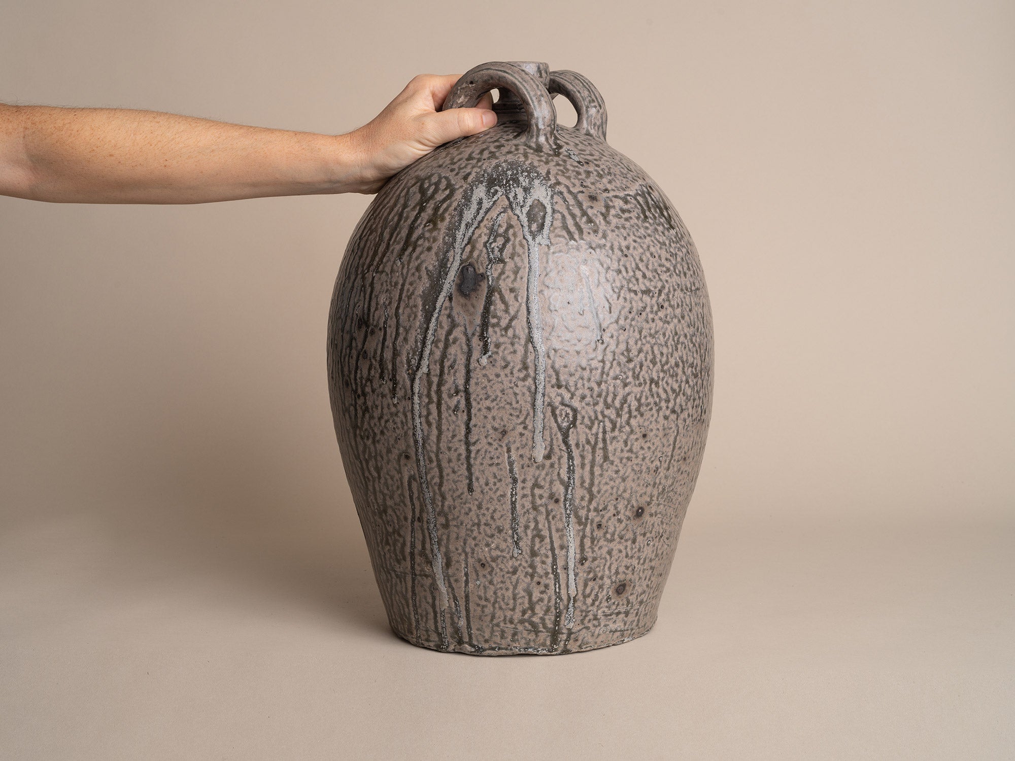 Rare jarre bombonne "peau de serpent" en grès du Berry, France (XIXe siècle)..Snakeskin glazed Stoneware folk pot by anonymous Berry potters, France (19th century)