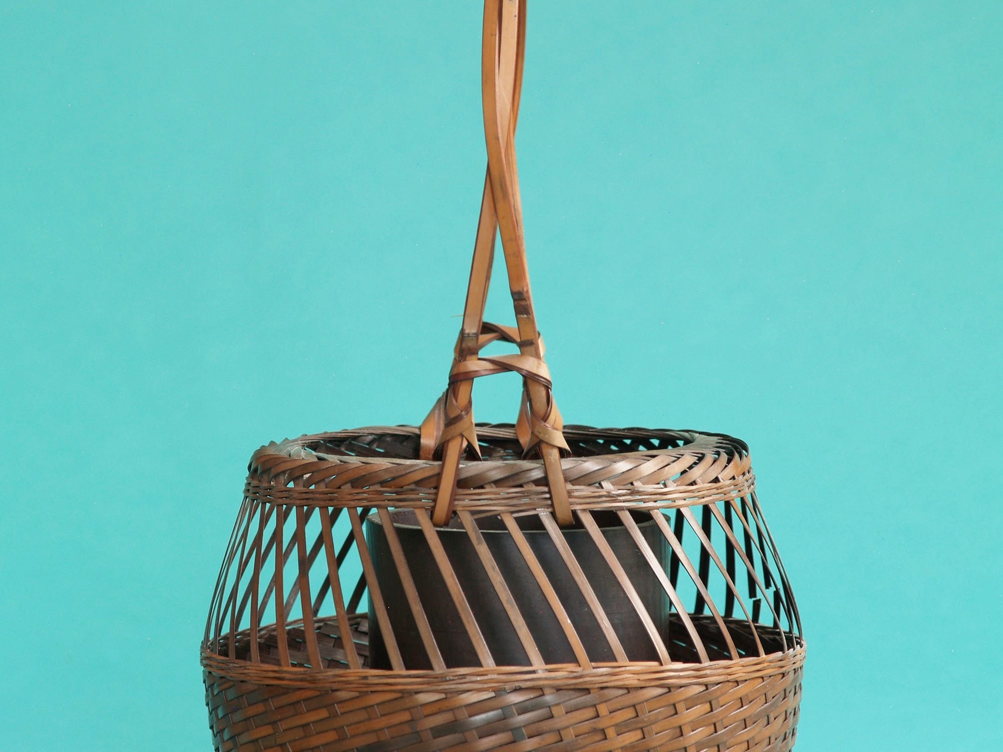 Hanakago, panier en bambou pour l'ikebana signé, Japon (Ère Shōwa)..Hanakago Ikebana signed bamboo basket, Japan (Shōwa era)
