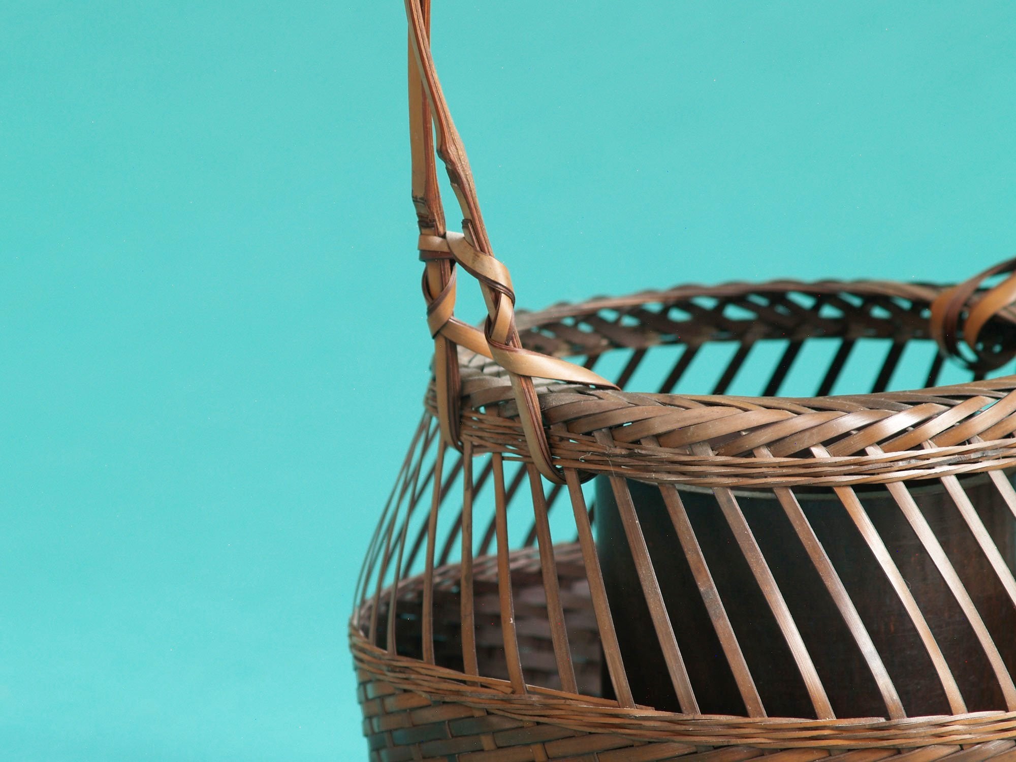 Hanakago, panier en bambou pour l'ikebana signé, Japon (Ère Shōwa)..Hanakago Ikebana signed bamboo basket, Japan (Shōwa era)