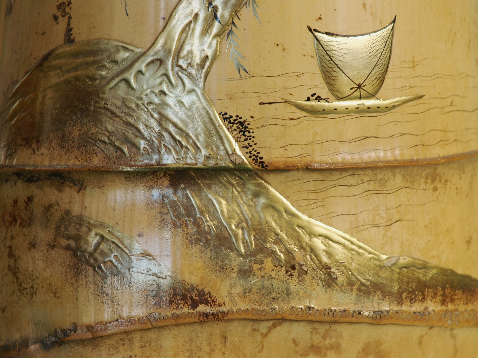 Ni-jū-giri, rare vase de sol en bambou laqué, Japon (Ère Meiji)..Ni-jū-giri, Rare floor Bamboo ikebana vase, Japan (Meiji era)