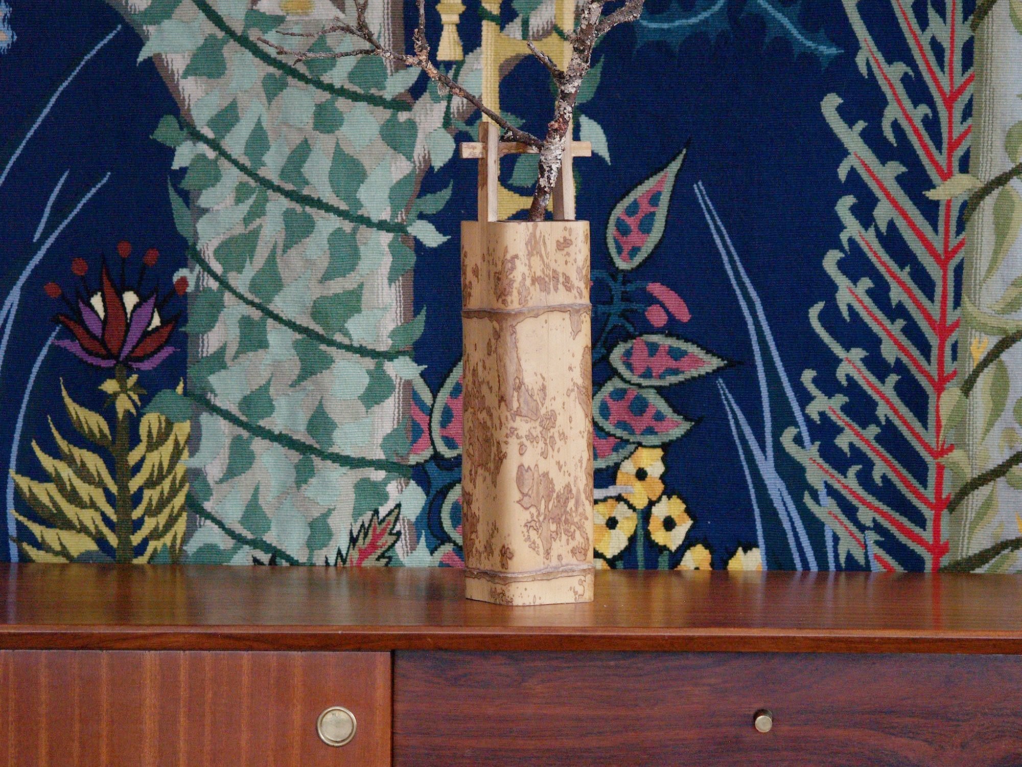 Takehanaire, vase en bambou torachiku pour la cérémonie du thé, Japon (Fin ère Meiji / début ère Shōwa)..Takehanaire, Torachiku Bamboo vase for tea ceremony chabana, Japan (Late Meiji era / Early Shōwa era)