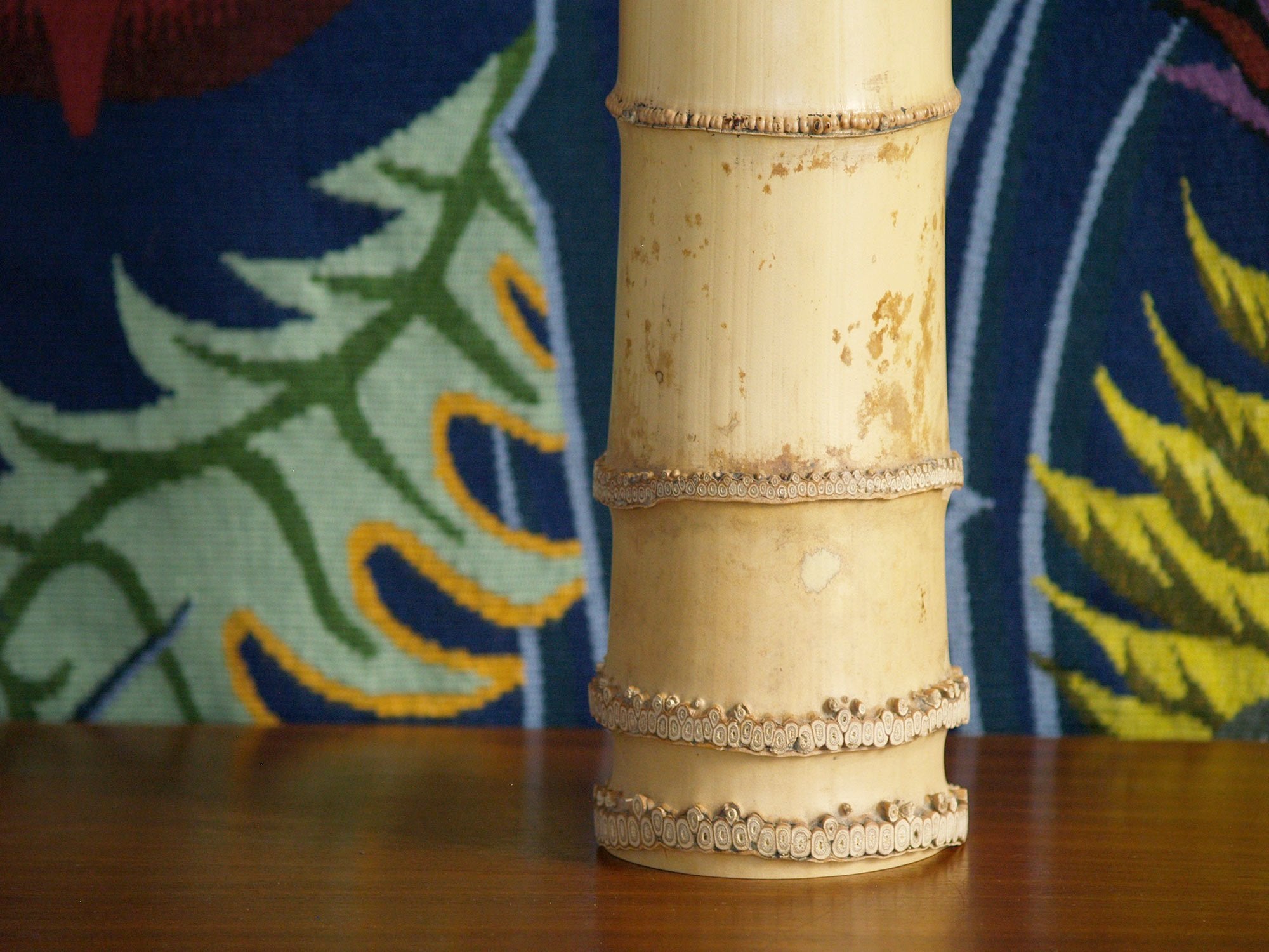 Takehanaire, vase en bambou pour la cérémonie du thé, Japon (Ère Shōwa)..Takehanaire, Bamboo flower vase for tea ceremony chabana, Japan (Shōwa era)