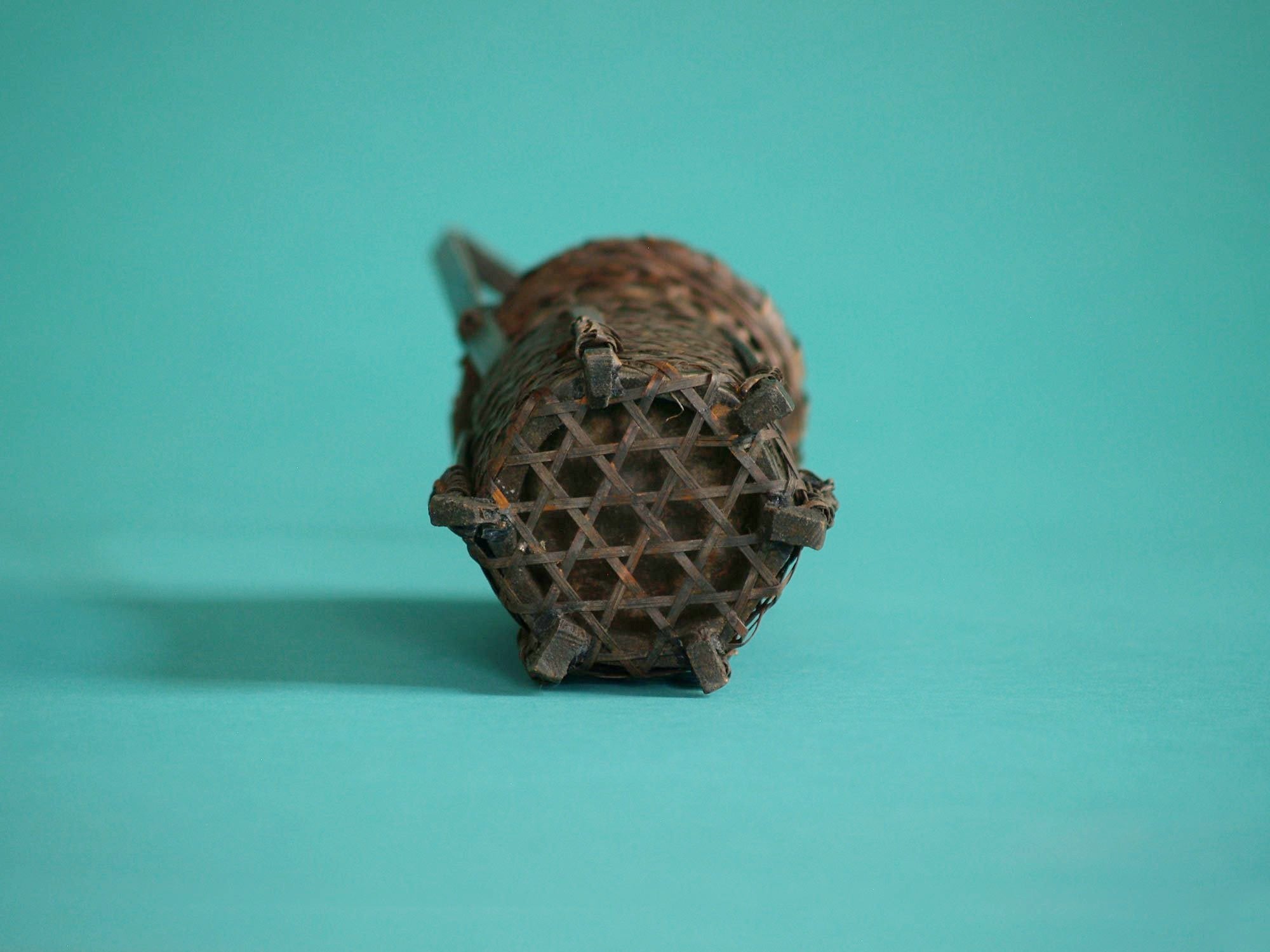 Hanakago, petit panier à anse pour l'ikebana, Japon (Ère Shōwa)..Small Hanakago Ikebana bamboo basket, Japan (Shōwa era)