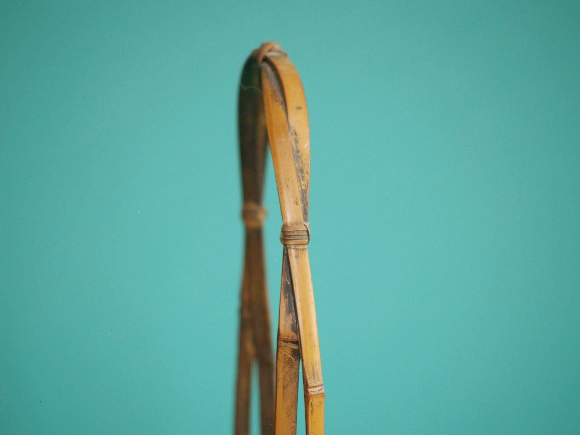 Hanakago, panier bicolore pour l'ikebana, Japon (Ère Taishō)..Hanakago Ikebana bamboo basket, Japan (Taishō era)
