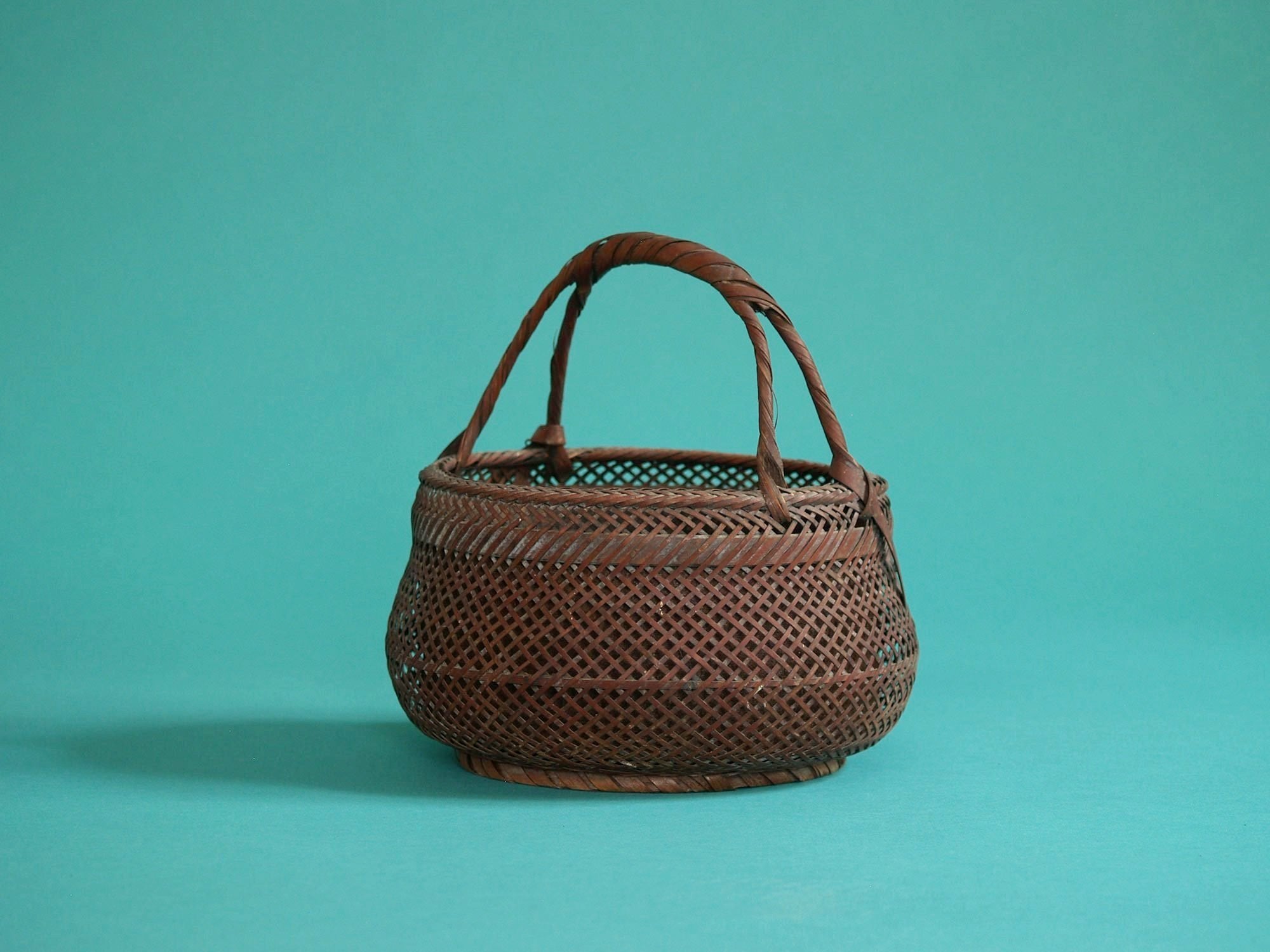 Sumitorikago, coupe / Panier en bambou pour la cérémonie du thé, Japon (Fin de l'ère Meiji / début ère Shōwa)..Sumitorikago bamboo charcoal basket for chanoyu, Japan (Late Meiji era / early Shōwa era)