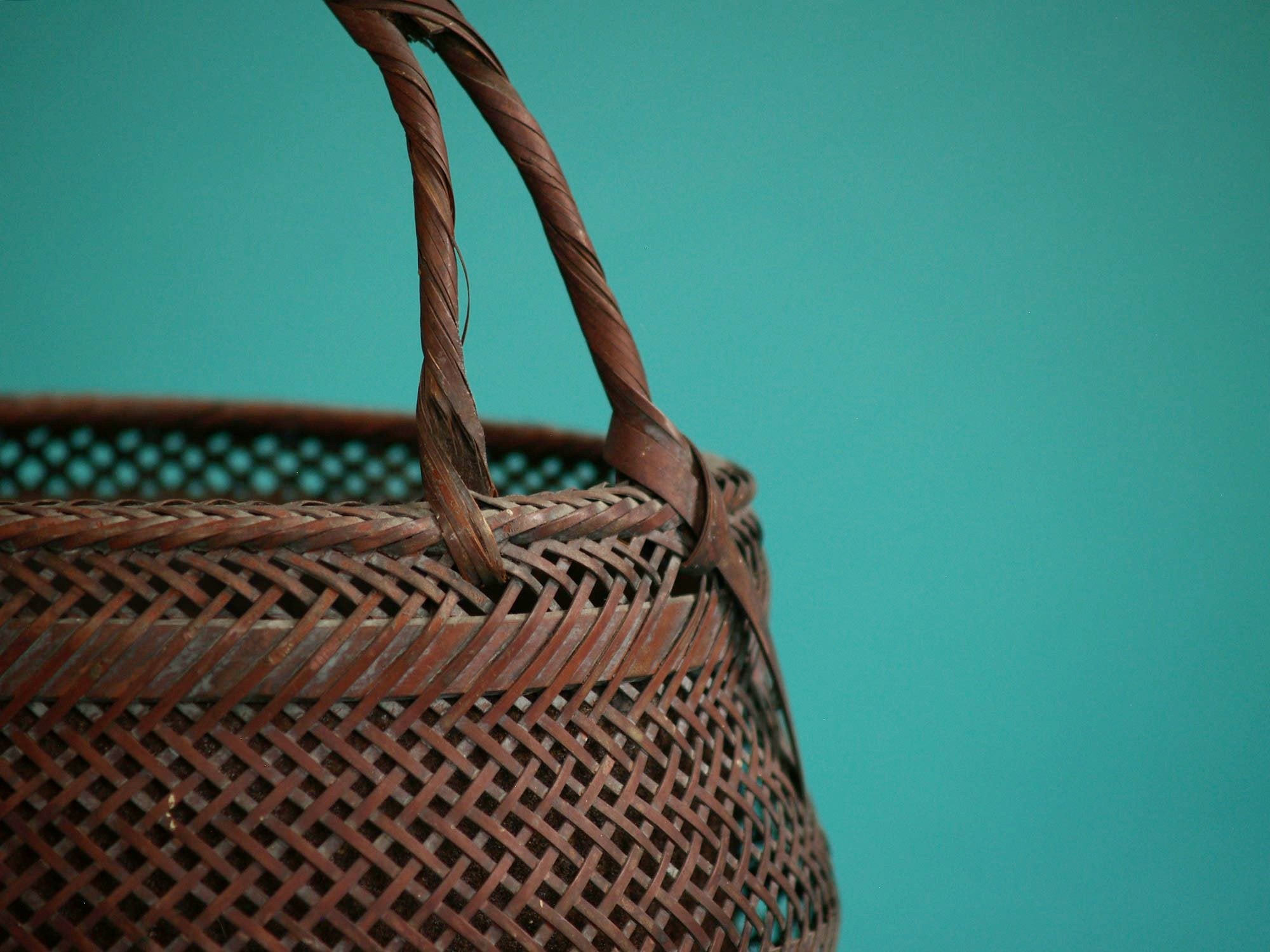 Sumitorikago, coupe / Panier en bambou pour la cérémonie du thé, Japon (Fin de l'ère Meiji / début ère Shōwa)..Sumitorikago bamboo charcoal basket for chanoyu, Japan (Late Meiji era / early Shōwa era)