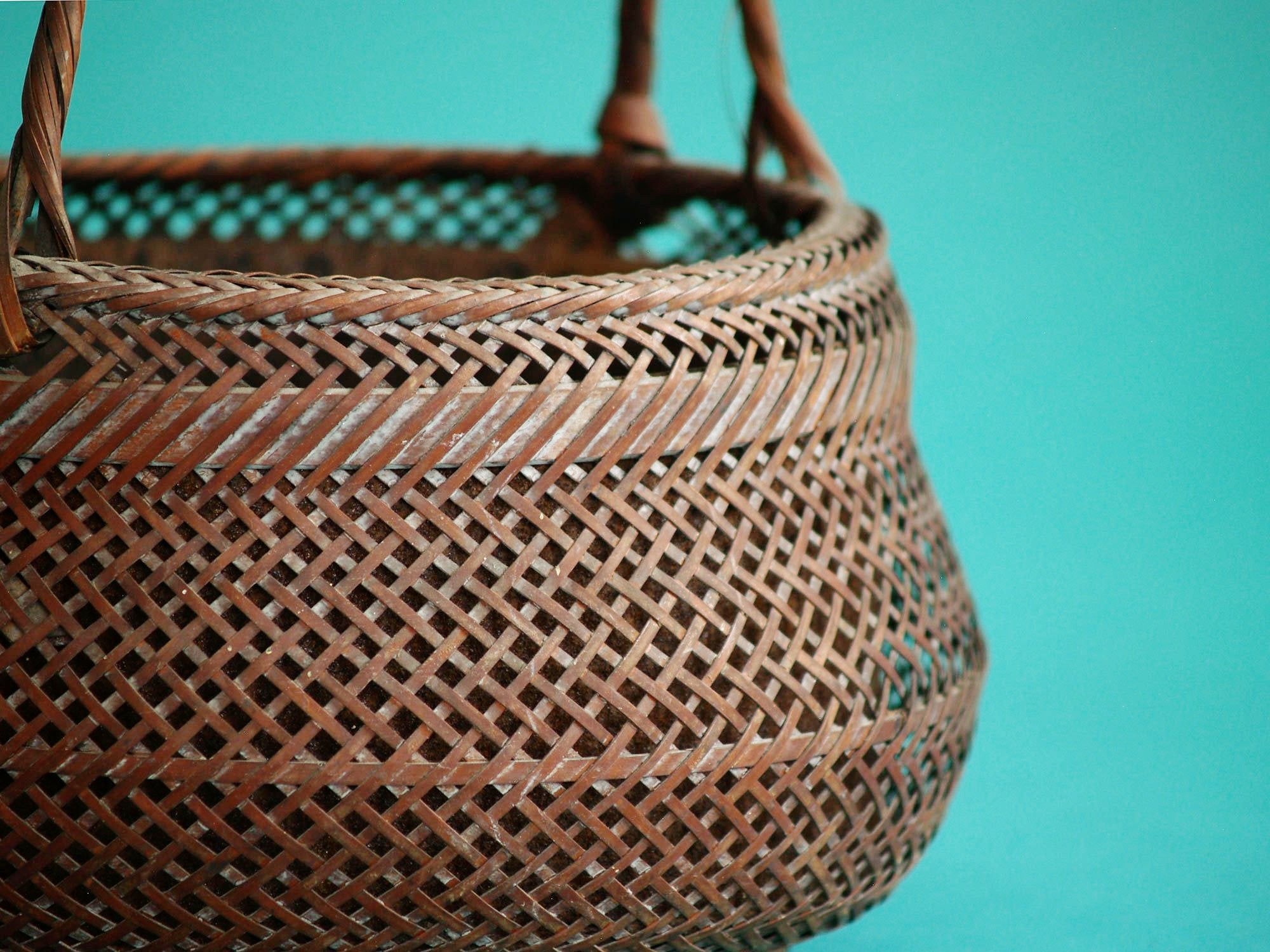 Sumitorikago, coupe / Panier en bambou pour la cérémonie du thé, Japon (Fin de l'ère Meiji / début ère Shōwa)..Sumitorikago bamboo charcoal basket for chanoyu, Japan (Late Meiji era / early Shōwa era)