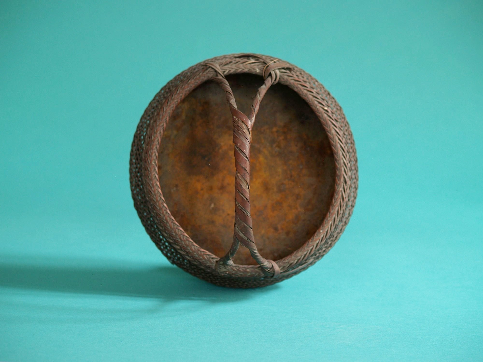 Sumitorikago, coupe / Panier en bambou pour la cérémonie du thé, Japon (Fin de l'ère Meiji / début ère Shōwa)..Sumitorikago bamboo charcoal basket for chanoyu, Japan (Late Meiji era / early Shōwa era)