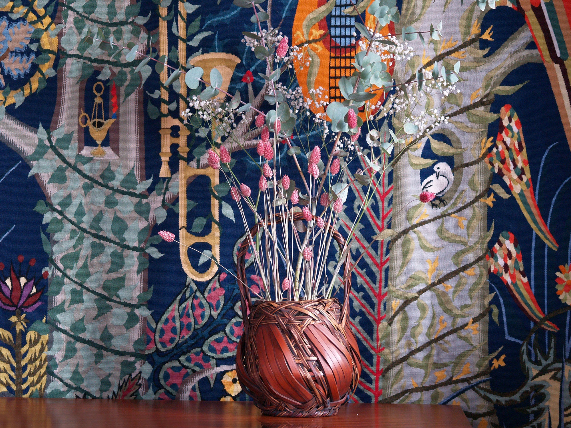 Hanakago, panier à anse pour l'ikebana, Japon (Dèbut de l'ère Shōwa)..Hanakago Ikebana bamboo basket with handle, Japan (Early Shōwa era)