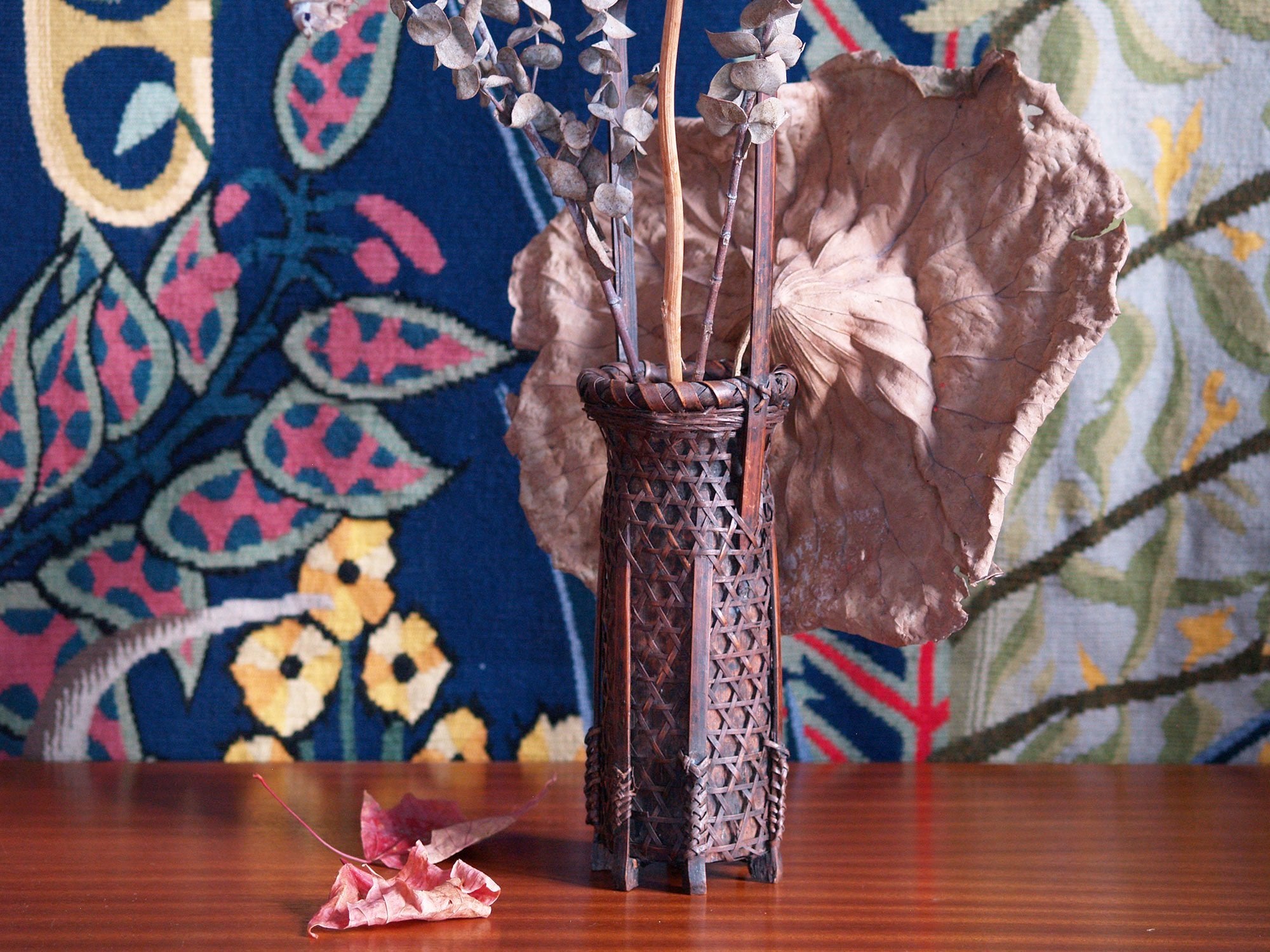 Hanakago, petit panier à anse pour l'ikebana, Japon (Ère Shōwa)..Small Hanakago Ikebana bamboo basket, Japan (Shōwa era)