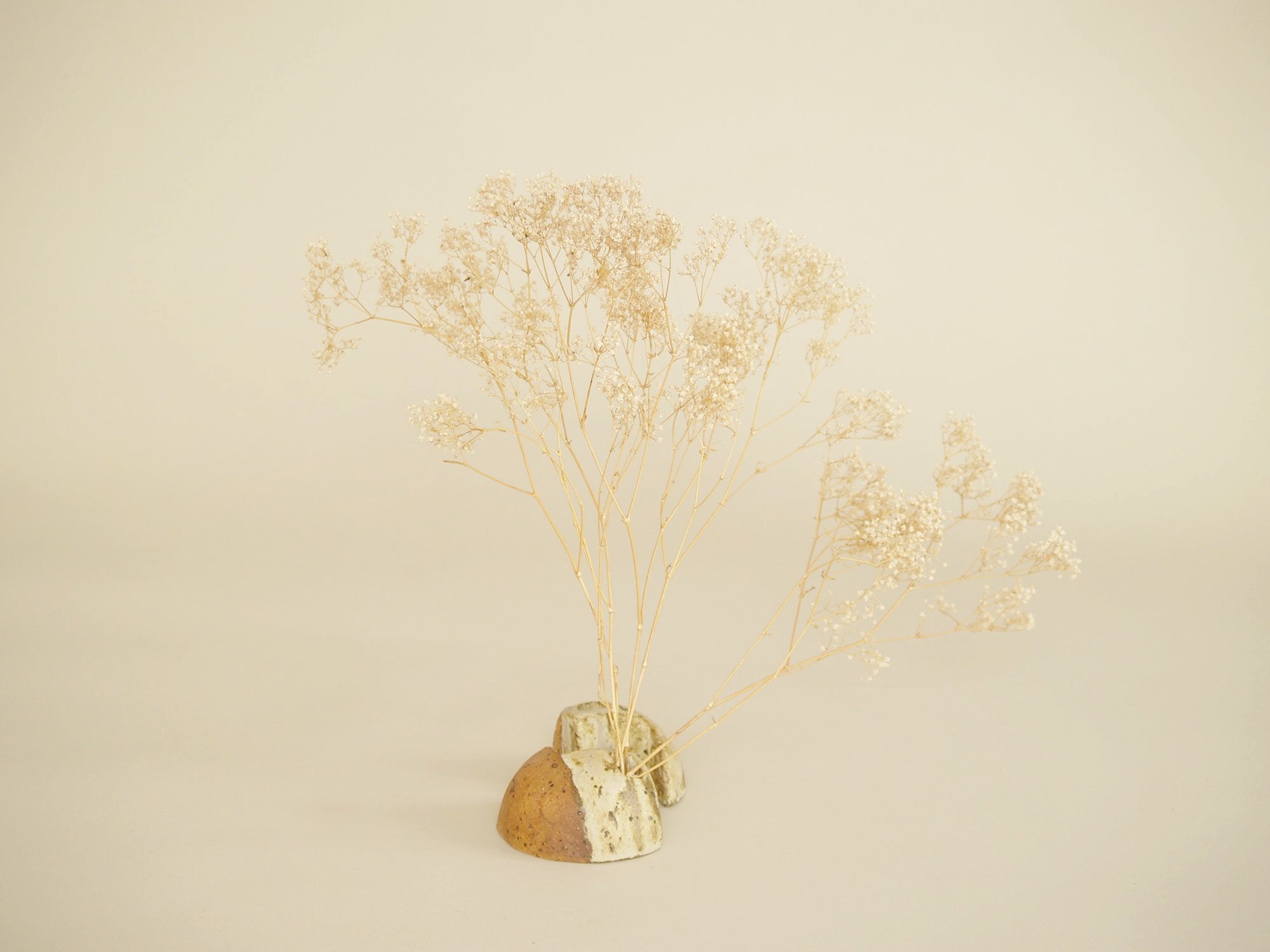 Vase‑sculpture pour l'ikebana par Andrée et Michel Hirlet, France (vers 1971)..Ikebana sculptural vase by Andrée et Michel Hirlet, France (circa 1971)