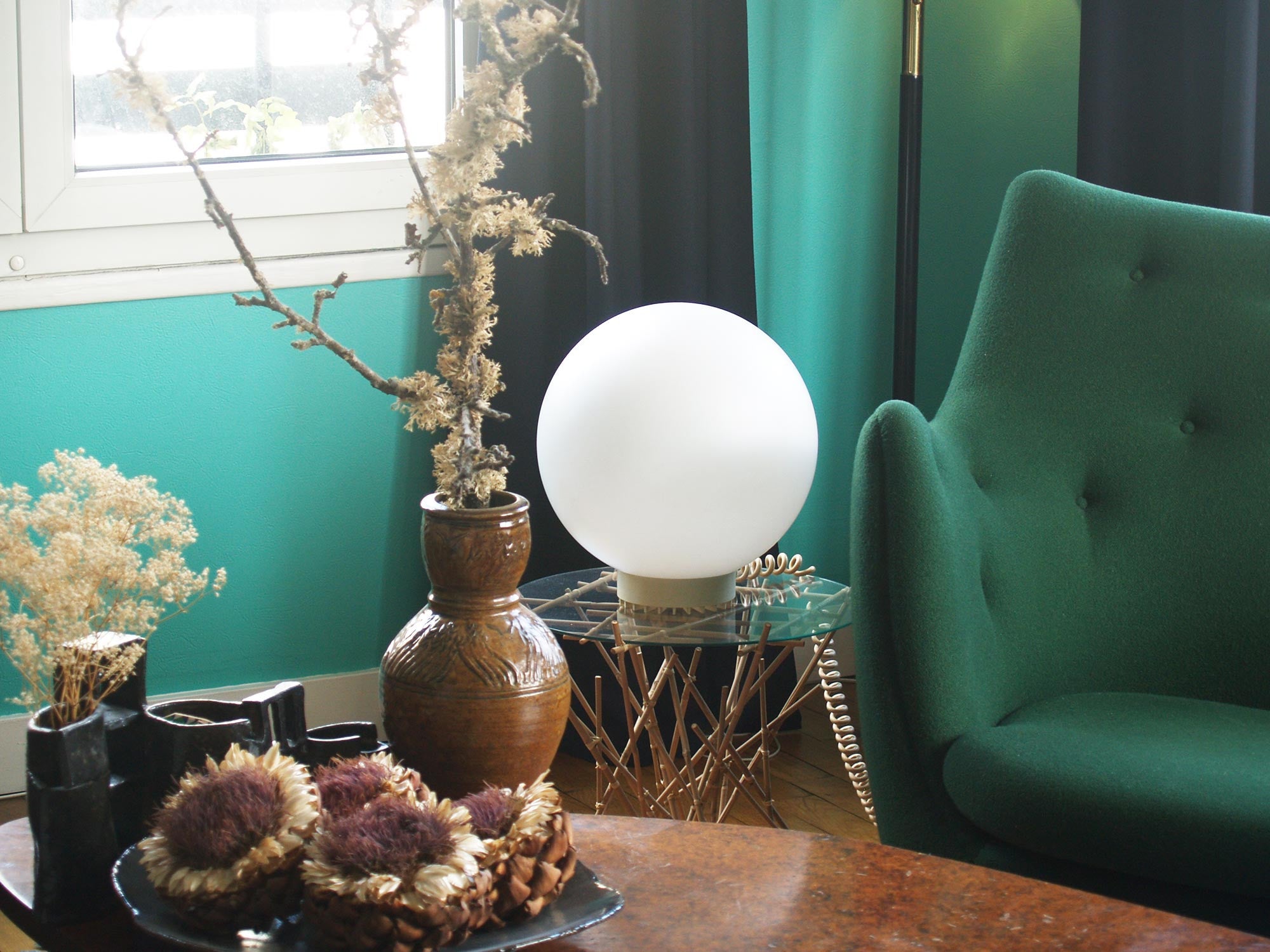 Lampe boule «futuriste», France (vers 1970)..Futuristic ballshaped Floor lamp, France (circa 1970)