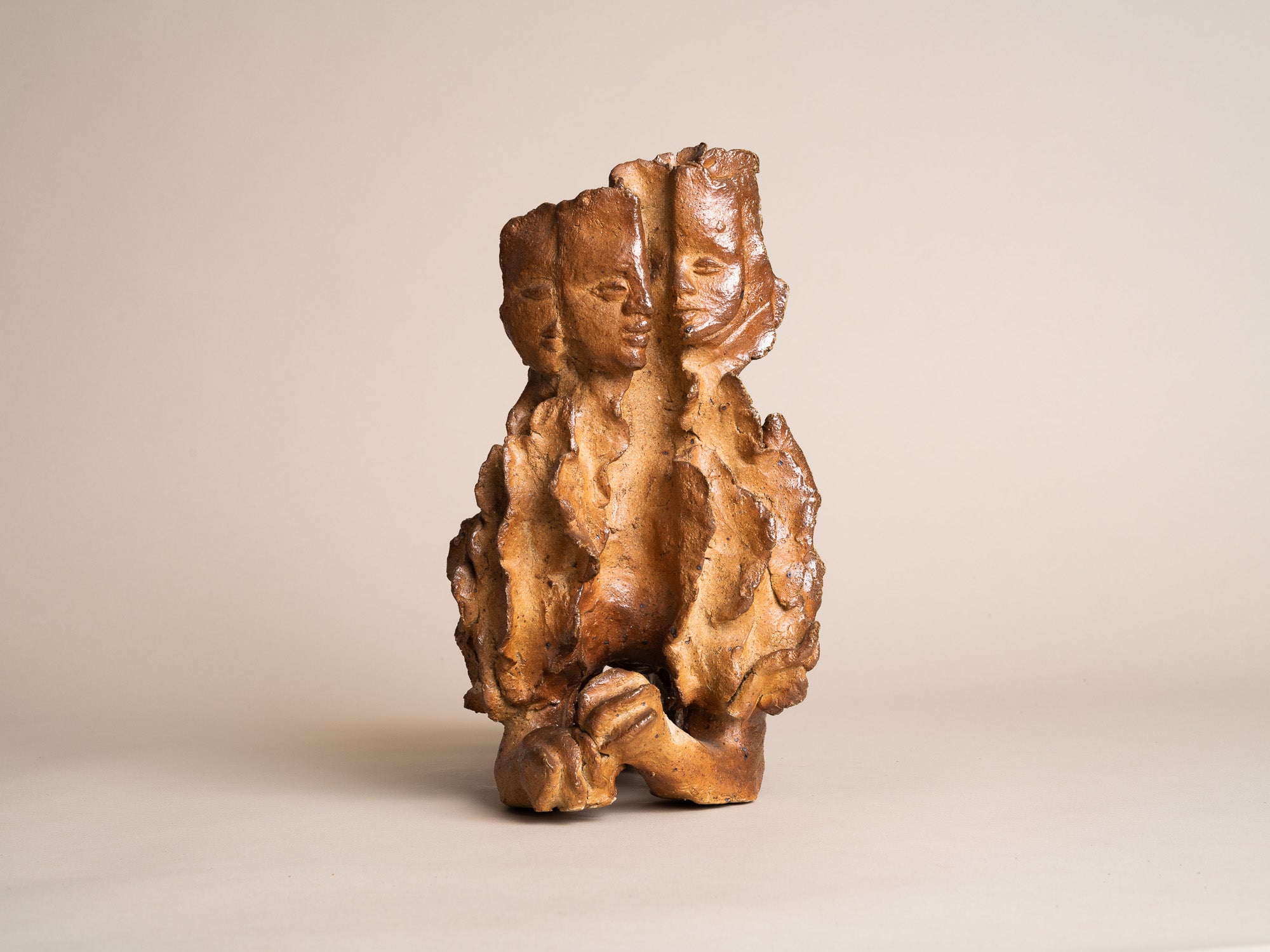 Sculpture "Chimère" de Janina Karczewska-Konieczna, Symposium de La Borne, France (1977) - Collection Girel & Grandpierre..Outstanding Sculpture from La Borne's Symposium by Janina Karczewska, France (1977) - Collection Girel & Grandpierre