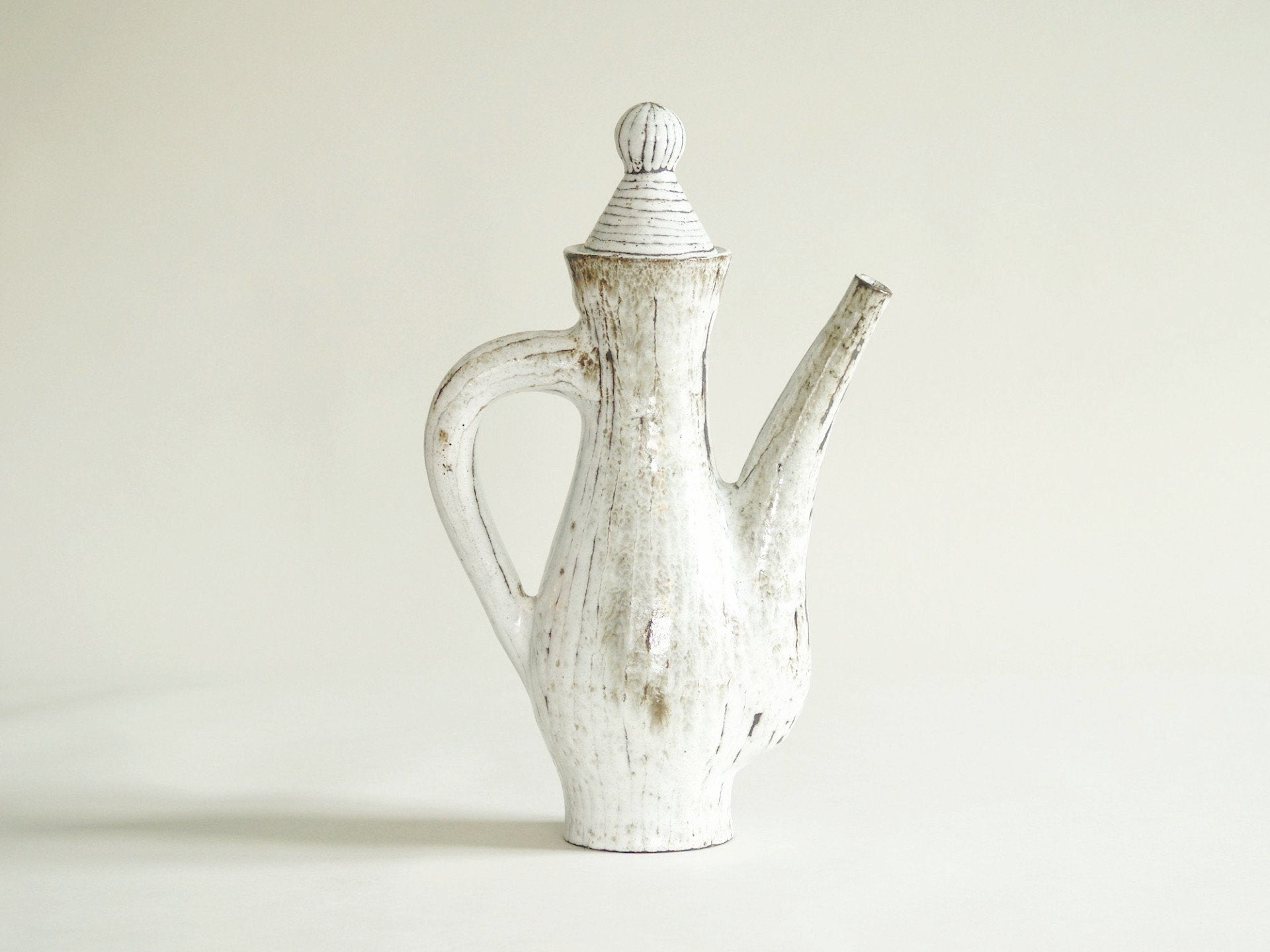 Théière monumentale de Jean Derval, France (vers 1962)..Huge teapot by Jean Derval, France (ca. 1962)