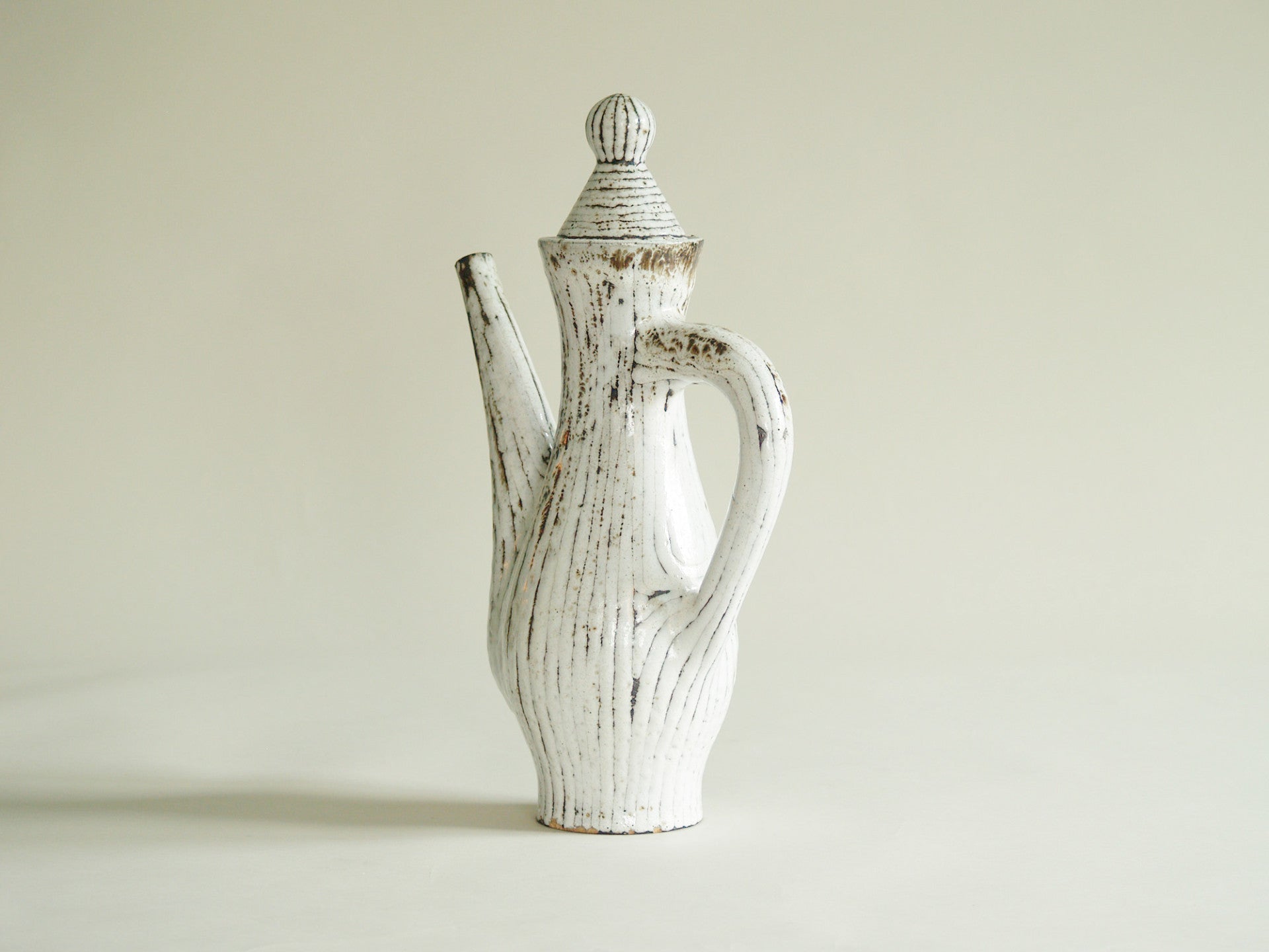 Théière monumentale de Jean Derval, France (vers 1962)..Huge teapot by Jean Derval, France (ca. 1962)