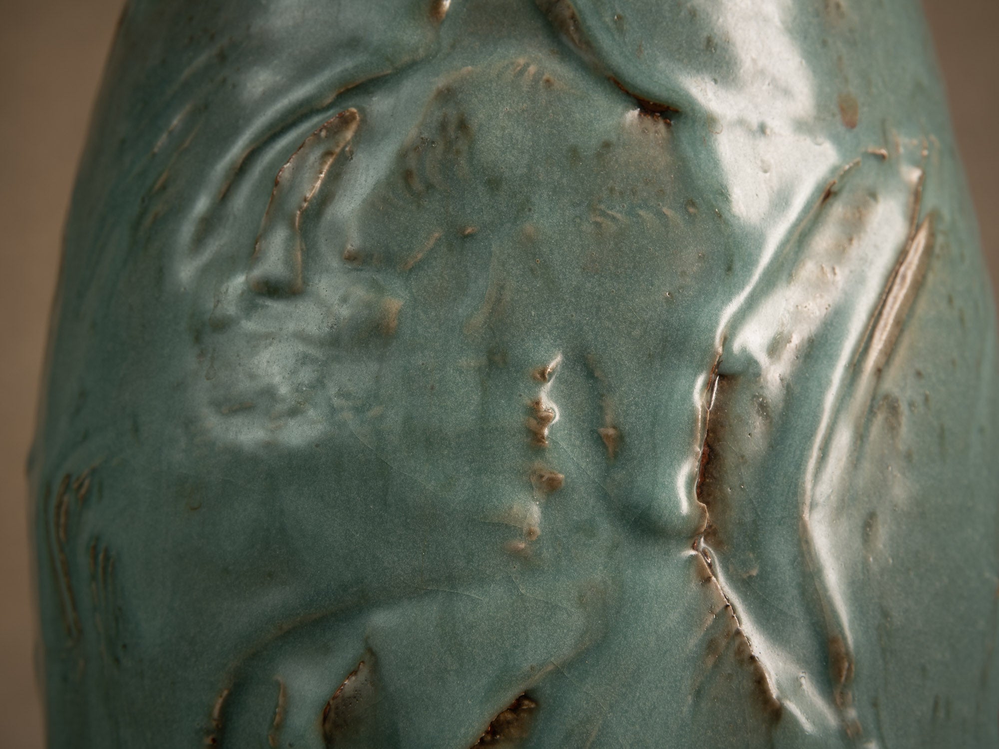 Vase en grès céladon de Jean‑Luc & Sylvie Jourdain, France (vers 2000)..Celadon stoneware vase by Jean‑Luc and Sylvie Jourdain, France (circa 2000)