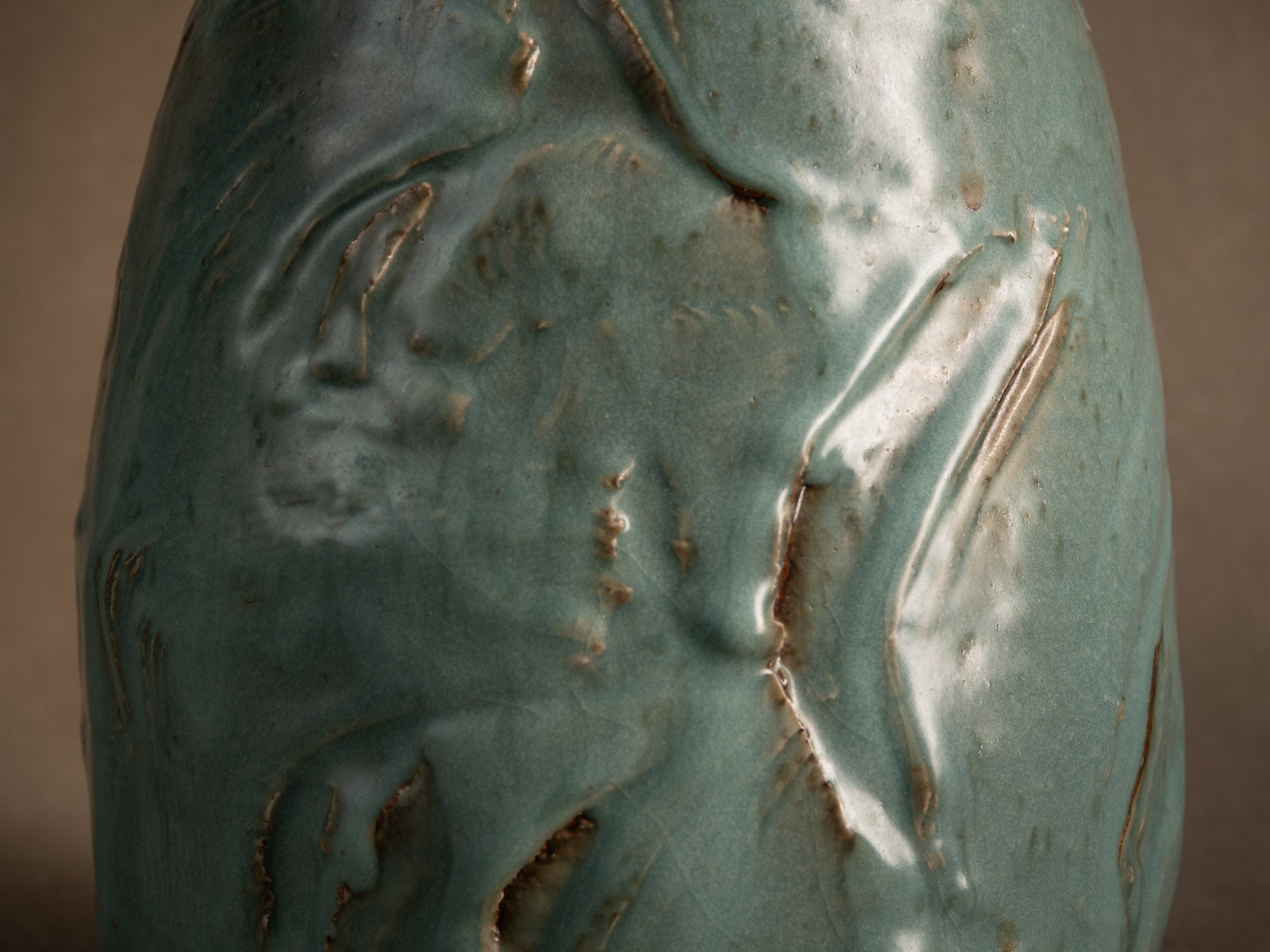 Vase en grès céladon de Jean‑Luc & Sylvie Jourdain, France (vers 2000)..Celadon stoneware vase by Jean‑Luc and Sylvie Jourdain, France (circa 2000)