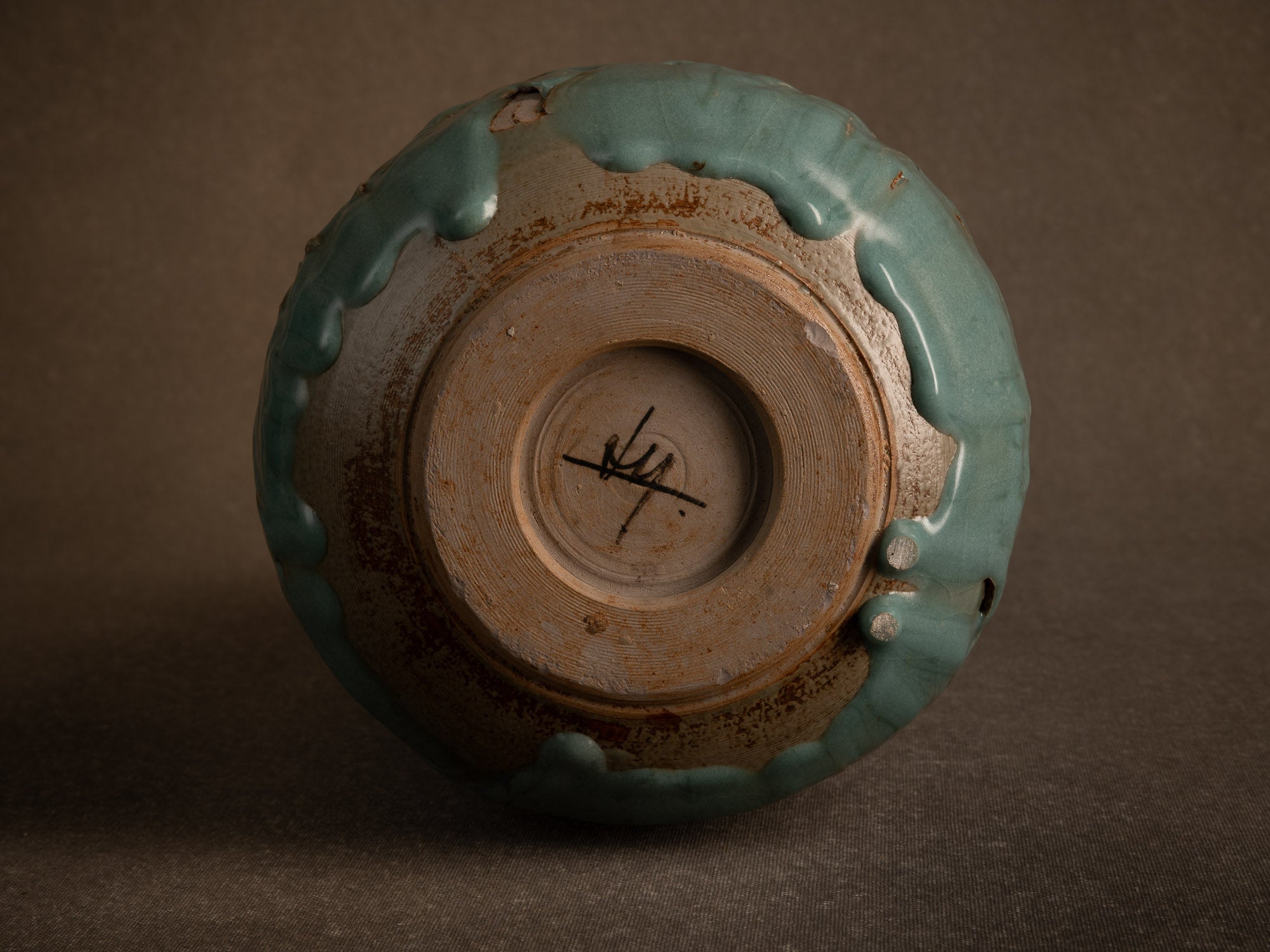 Vase en grès céladon de Jean‑Luc & Sylvie Jourdain, France (vers 2000)..Celadon stoneware vase by Jean‑Luc and Sylvie Jourdain, France (circa 2000)