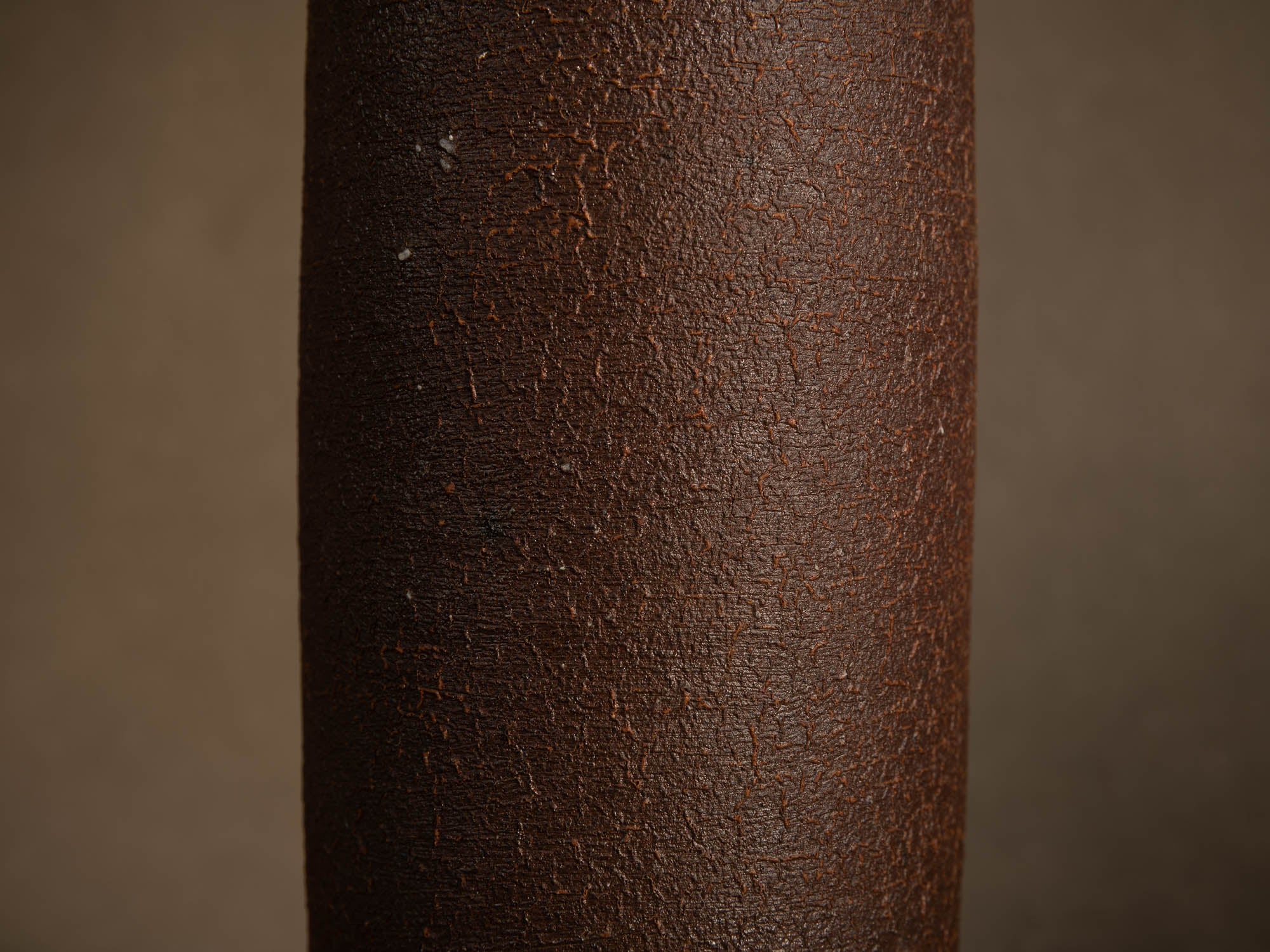 Vase bouteille de Jean et Geneviève Dubost, France (vers 1970)..Bizen style bottle vase by Jean & Geneviève Dubost, France (1970)