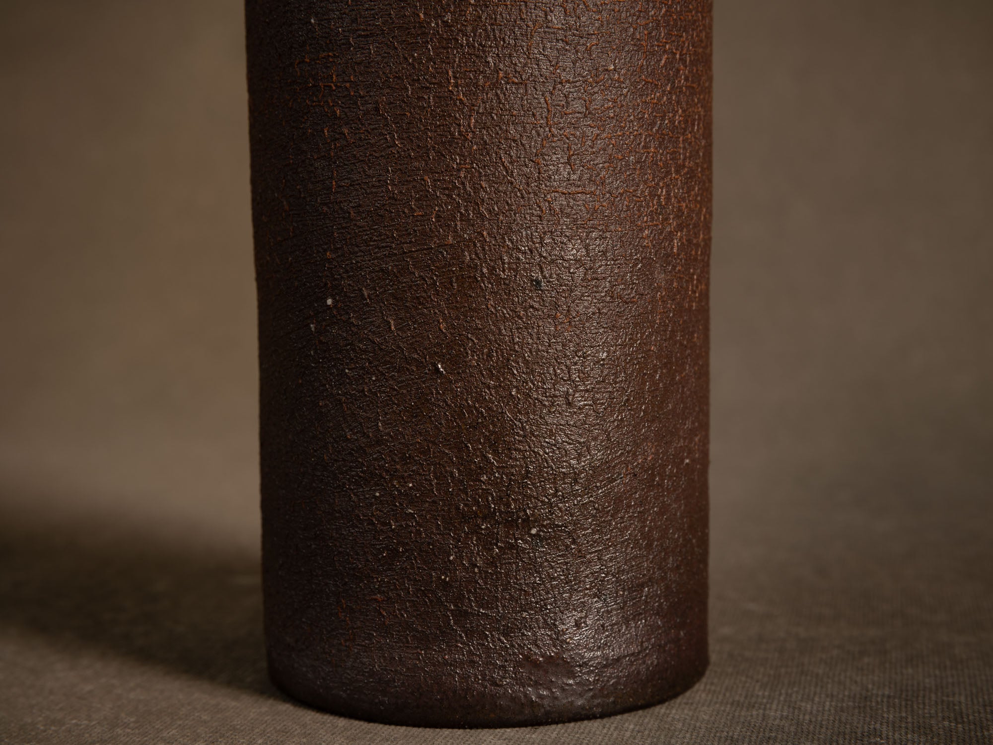 Vase bouteille de Jean et Geneviève Dubost, France (vers 1970)..Bizen style bottle vase by Jean & Geneviève Dubost, France (1970)