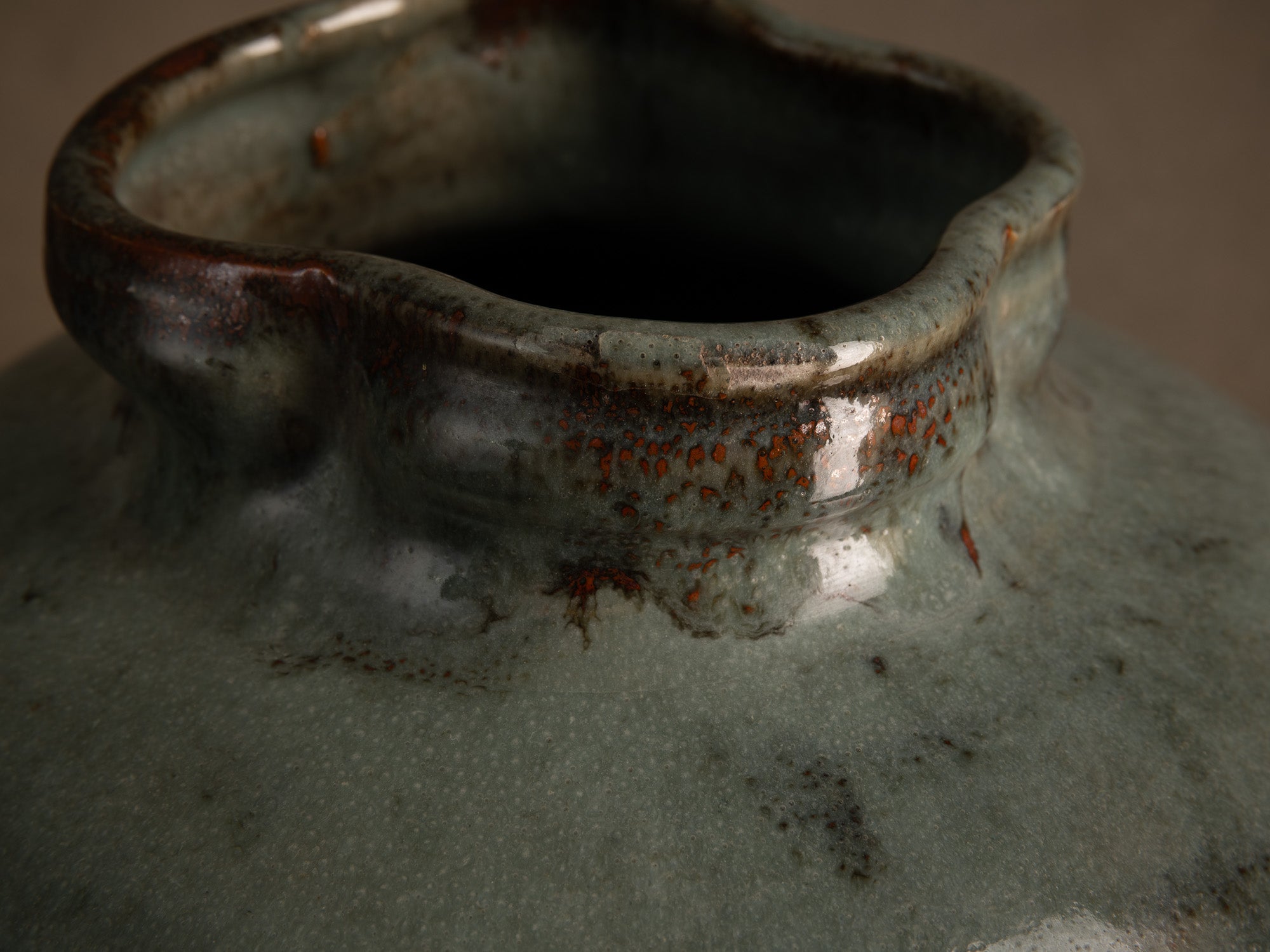 Rare grande jarre tsubo d'Hervé Rousseau à la Borne, France (vers 1983)..La Borne tsubo jar / pot by Hervé Rousseau, France (circa 1983)