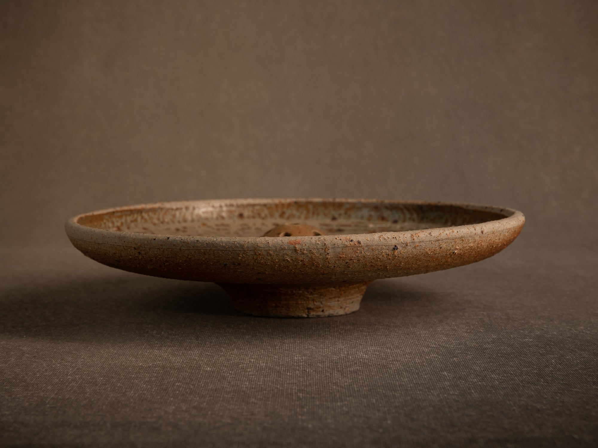 Coupe pour l'ikebana en grès chamotté de Jacques Lacheny, France (1986)..Bowl for ikebana in chamotte stoneware by Jacques Lacheny, France (1986)