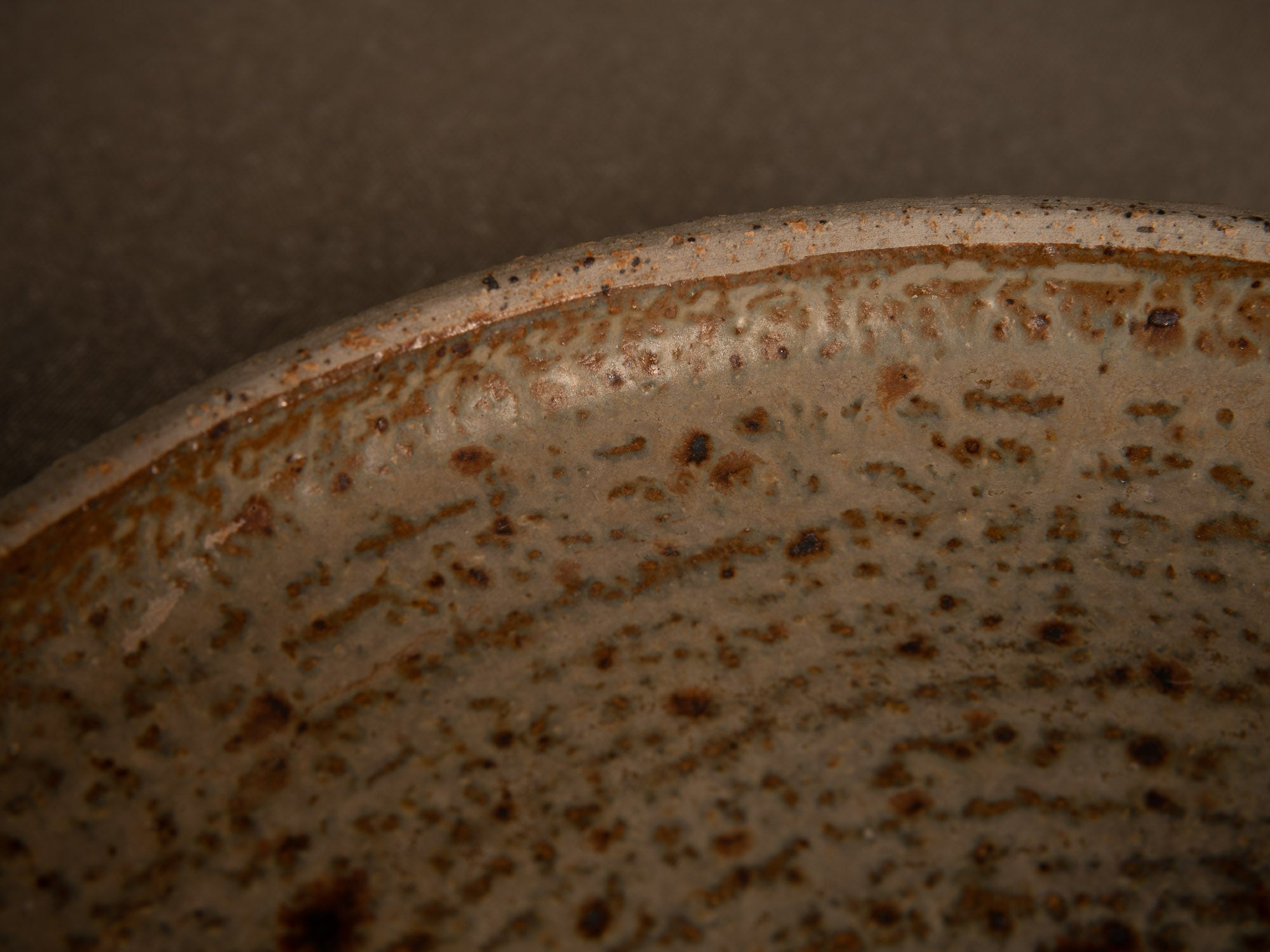 Coupe pour l'ikebana en grès chamotté de Jacques Lacheny, France (1986)..Bowl for ikebana in chamotte stoneware by Jacques Lacheny, France (1986)